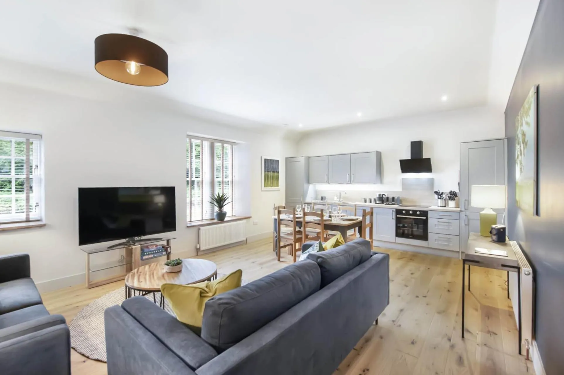 TV and multimedia in The Woodside Apartments