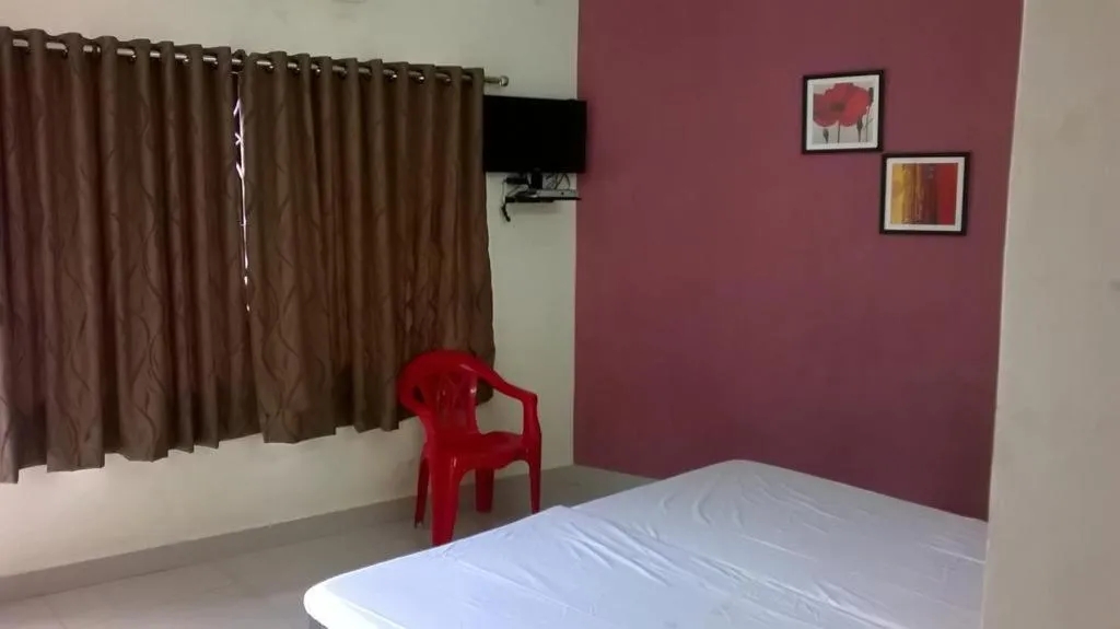 Small Double Room - single occupancy in St Xavier always