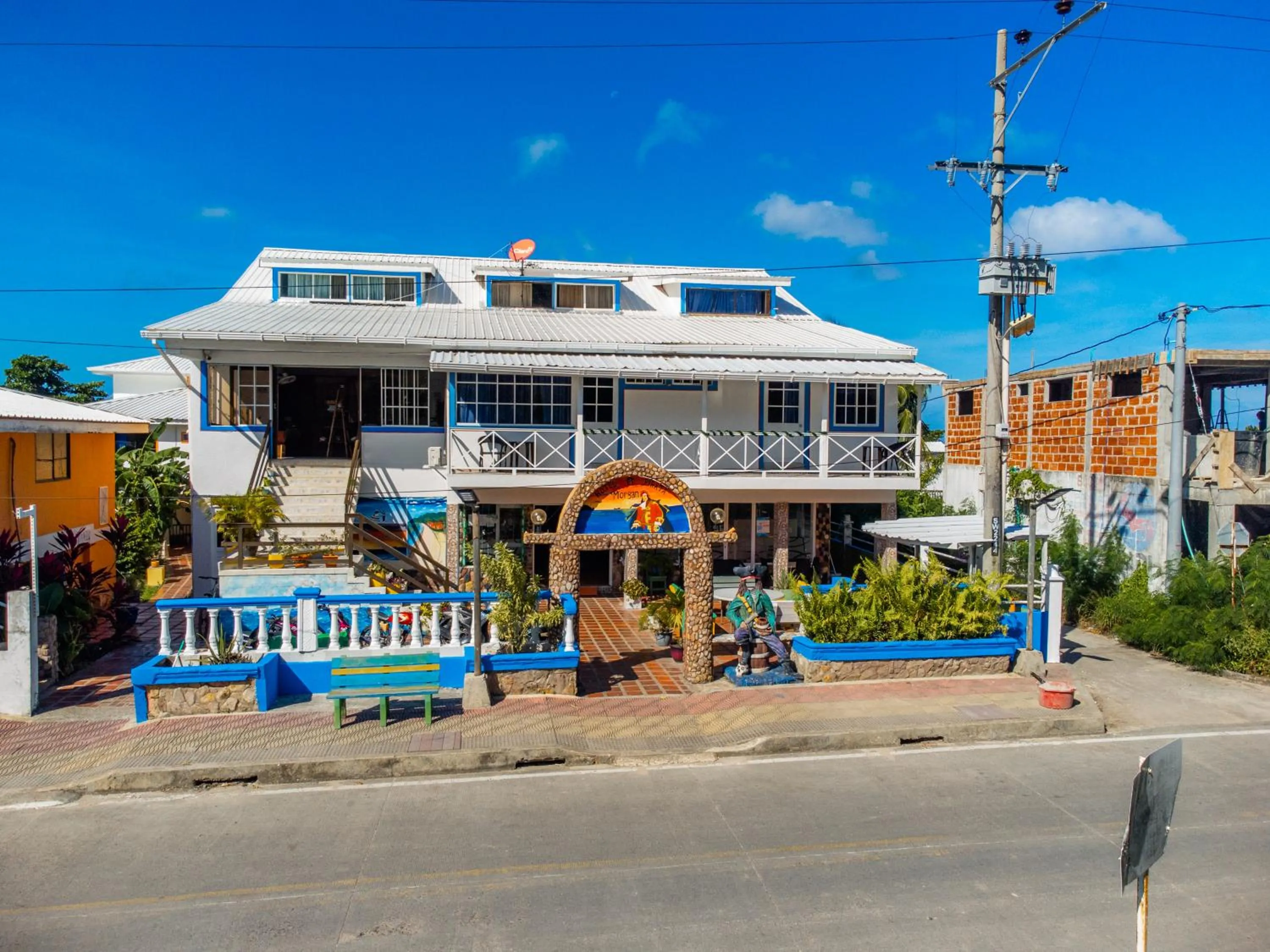 Property building in Hotel El Pirata Morgan