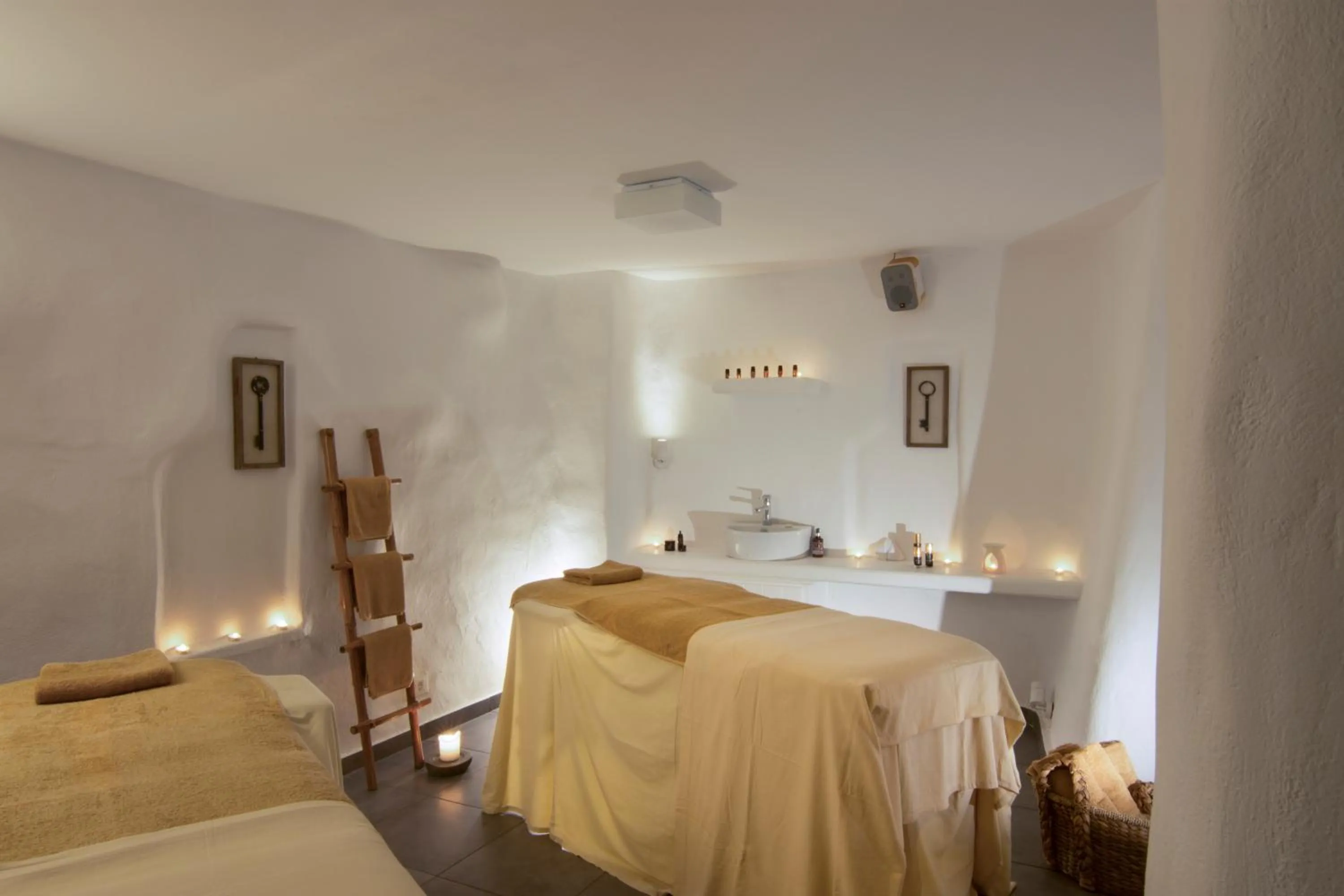 Activities, Bed in Santorini Secret Suites & Spa, Small Luxury Hotels of the World