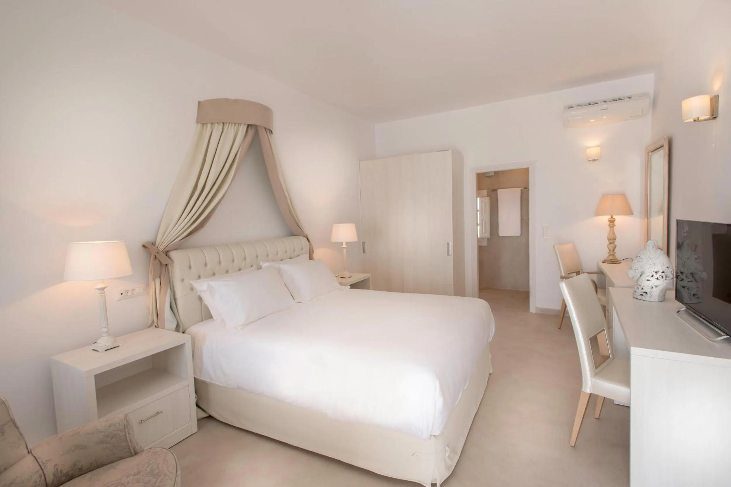 Bed in Santorini Secret Suites & Spa, Small Luxury Hotels of the World