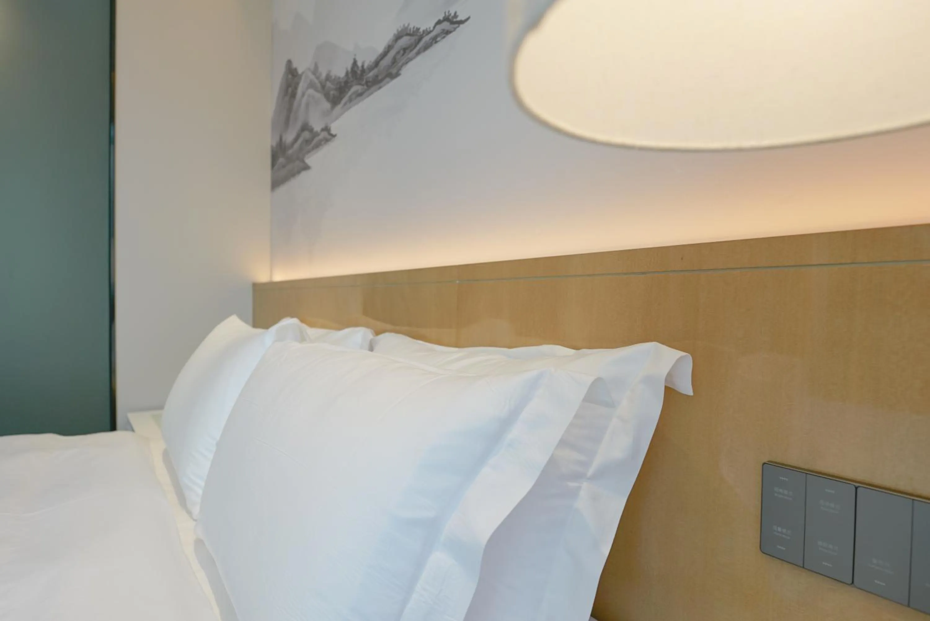 Bed in Paco Hotel Shenzhen Luohu Port