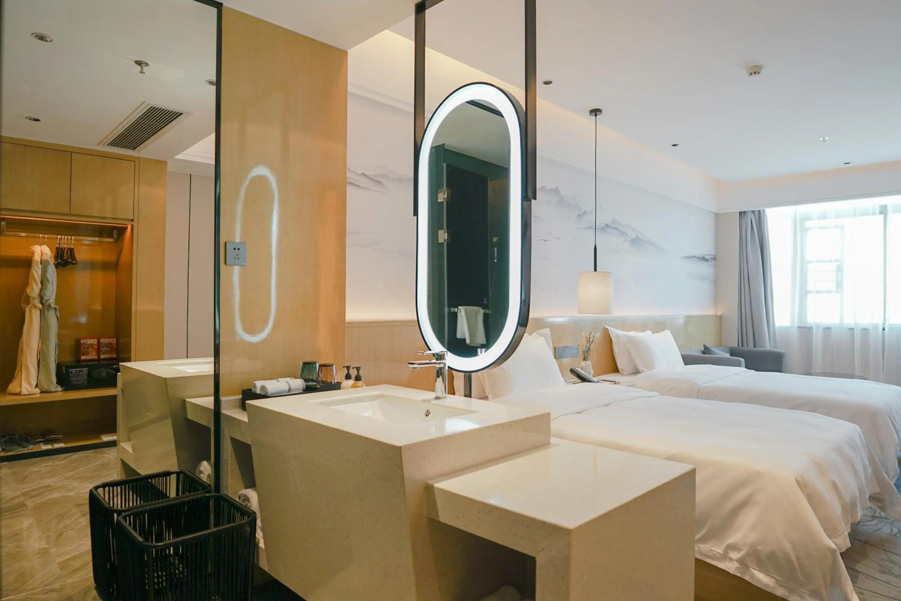 Photo of the whole room, Bed in Paco Hotel Shenzhen Luohu Port