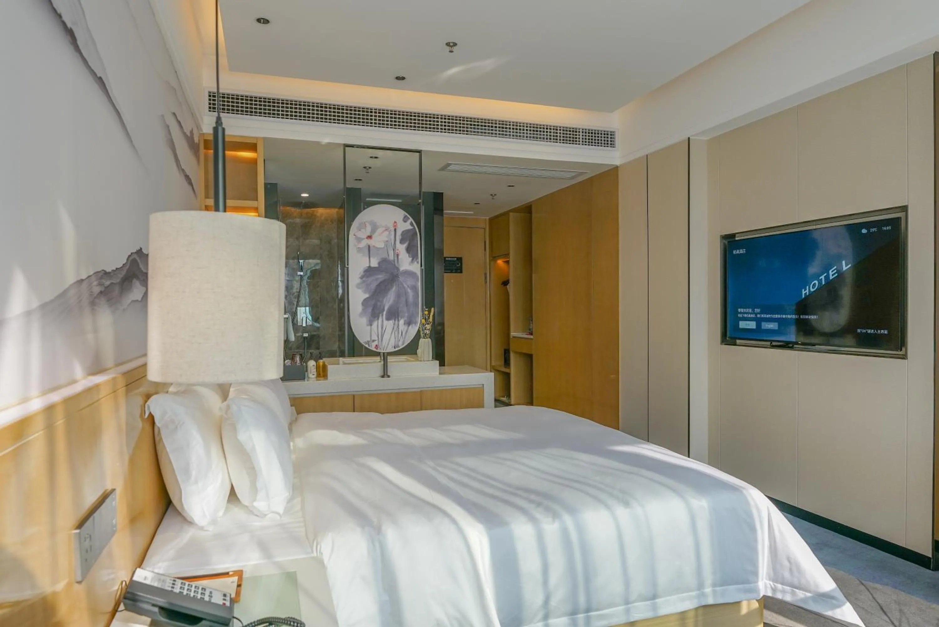 Bathroom, Bed in Paco Hotel Shenzhen Luohu Port