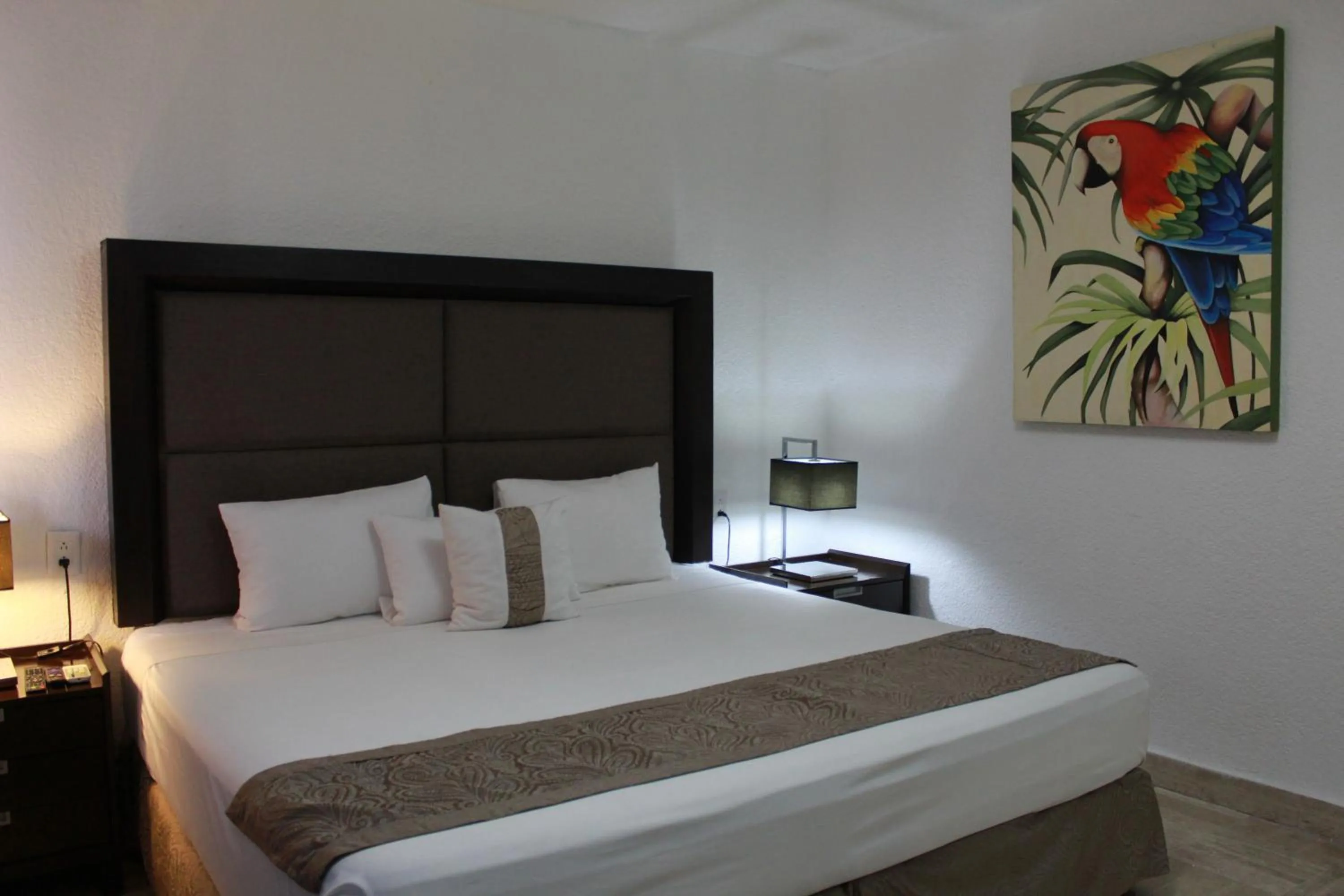 Bed in Sunlight Hotel