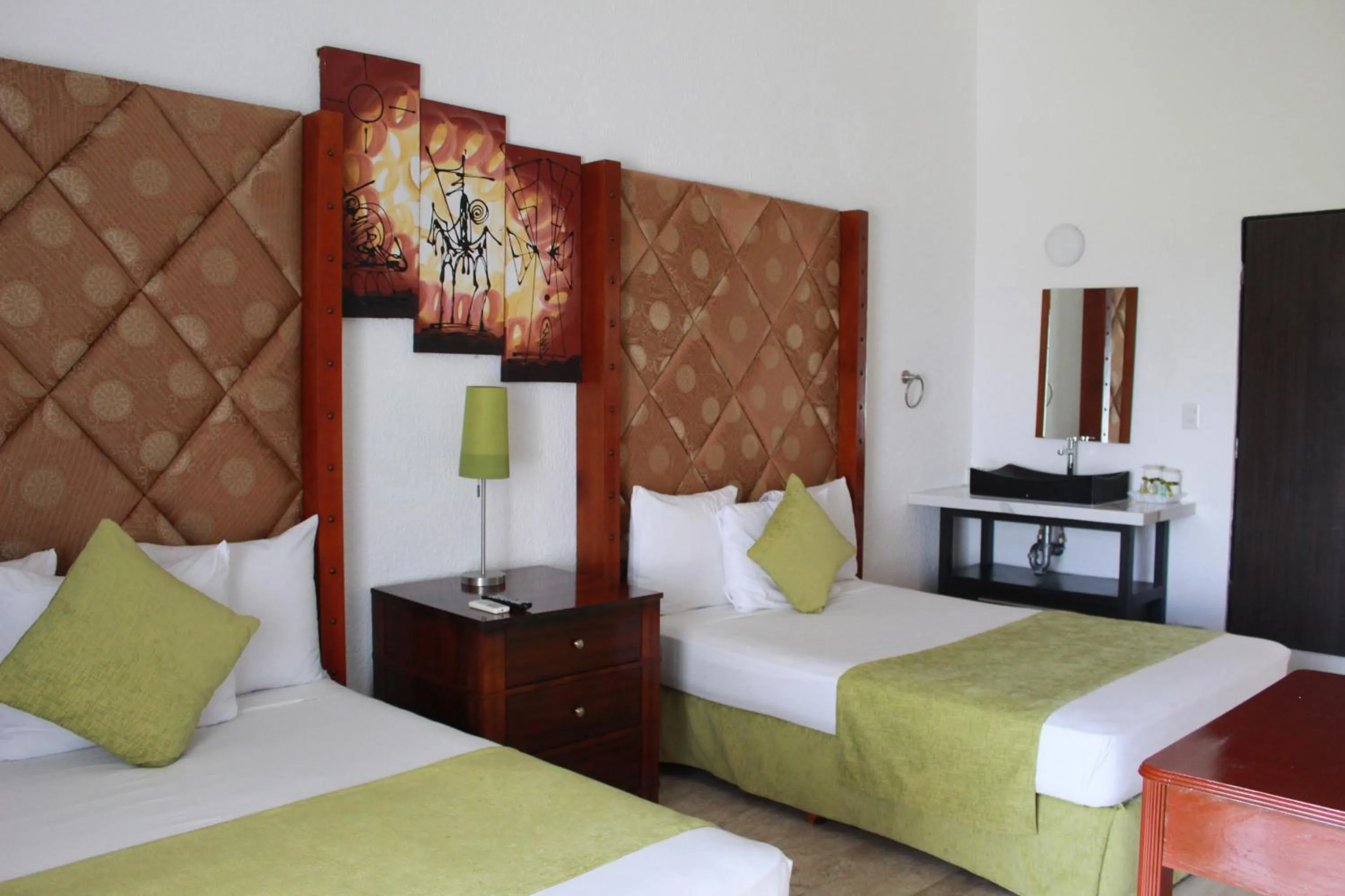 Bedroom, Bed in Sunlight Hotel