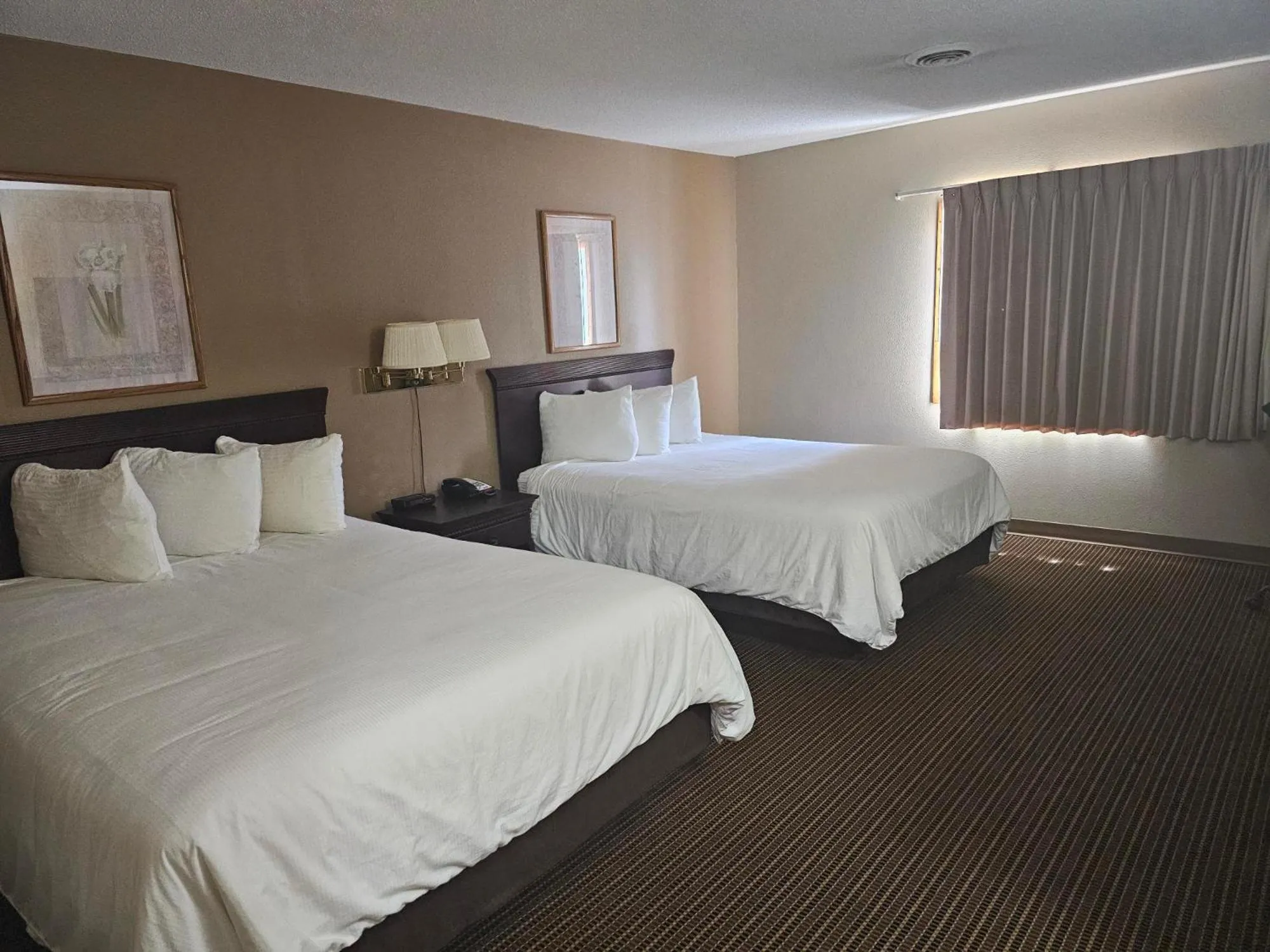 Bed in Crookston Inn & Convention Center