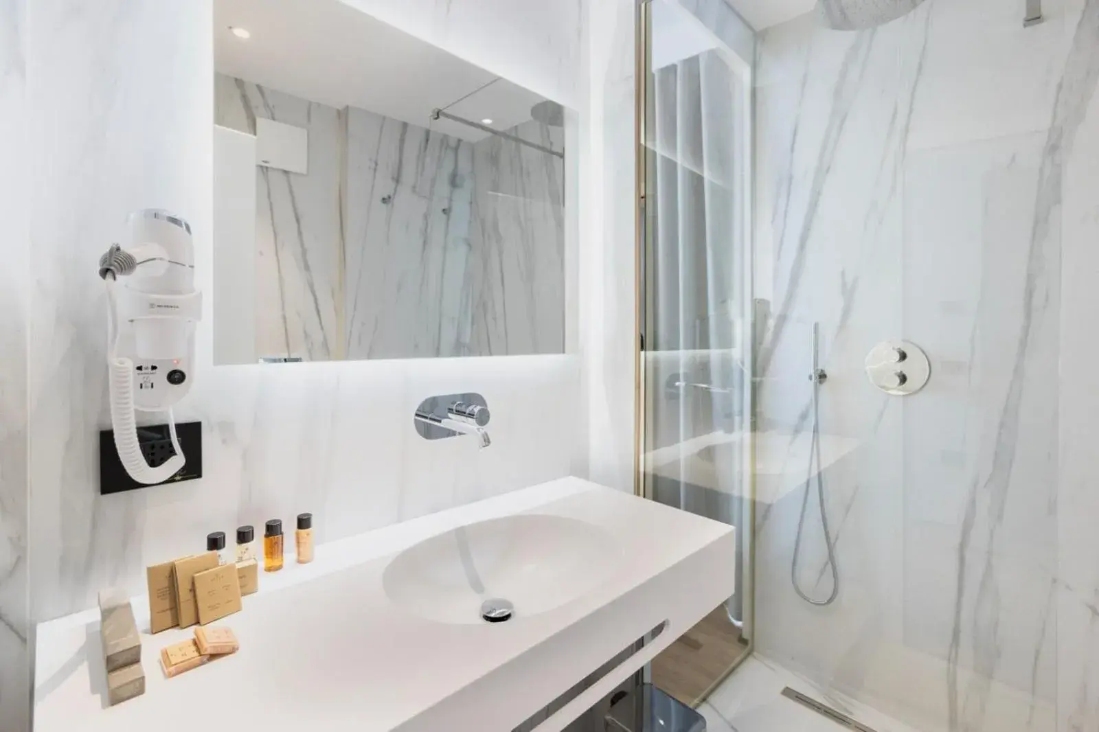 Deluxe Double Room with Side Sea View in Mango Luxury Resorts Deluxe Double Room with Side Sea View in Mango Luxury Resorts