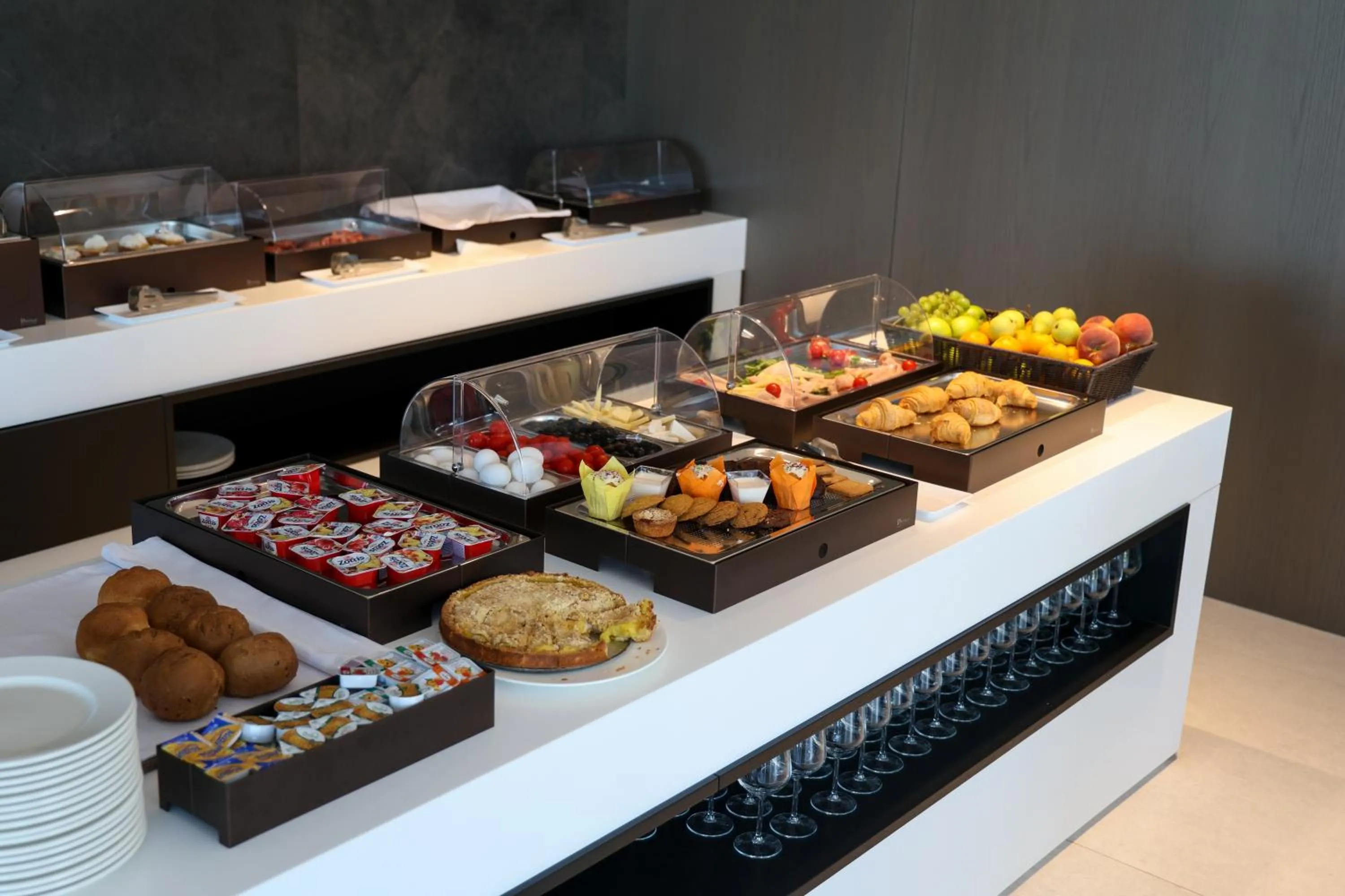 Restaurant/places to eat in Mango Luxury Resorts