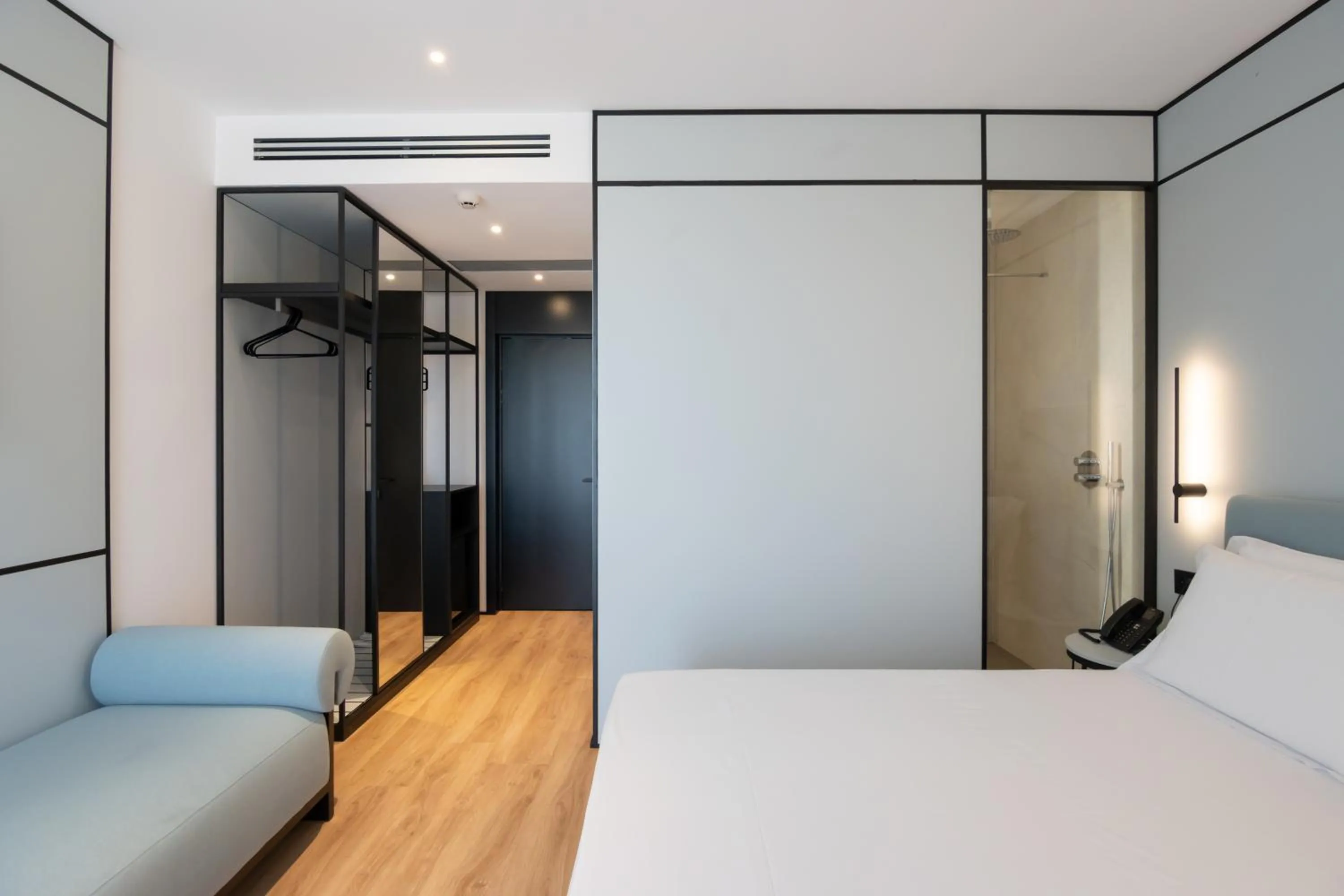 Bed in Mango Luxury Resorts