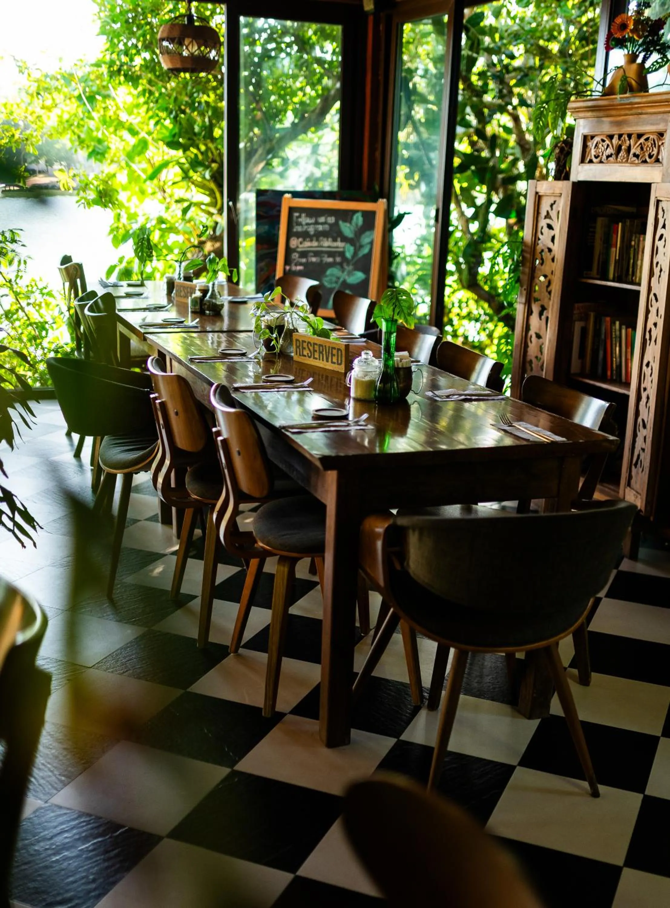 Restaurant/places to eat in Hotel Posada Las Orquídeas,West End