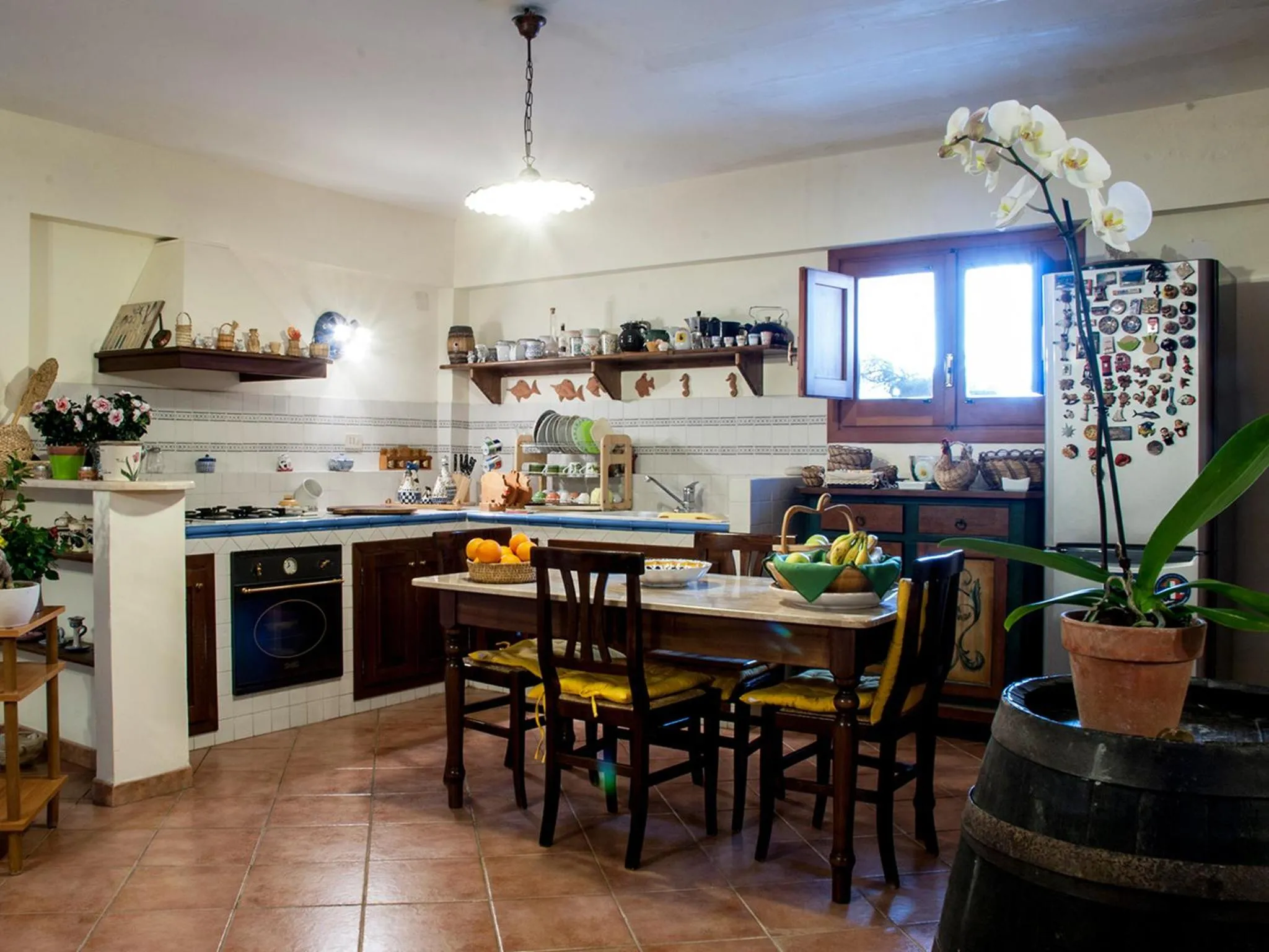 Communal kitchen in Bed And Breakfast Maria