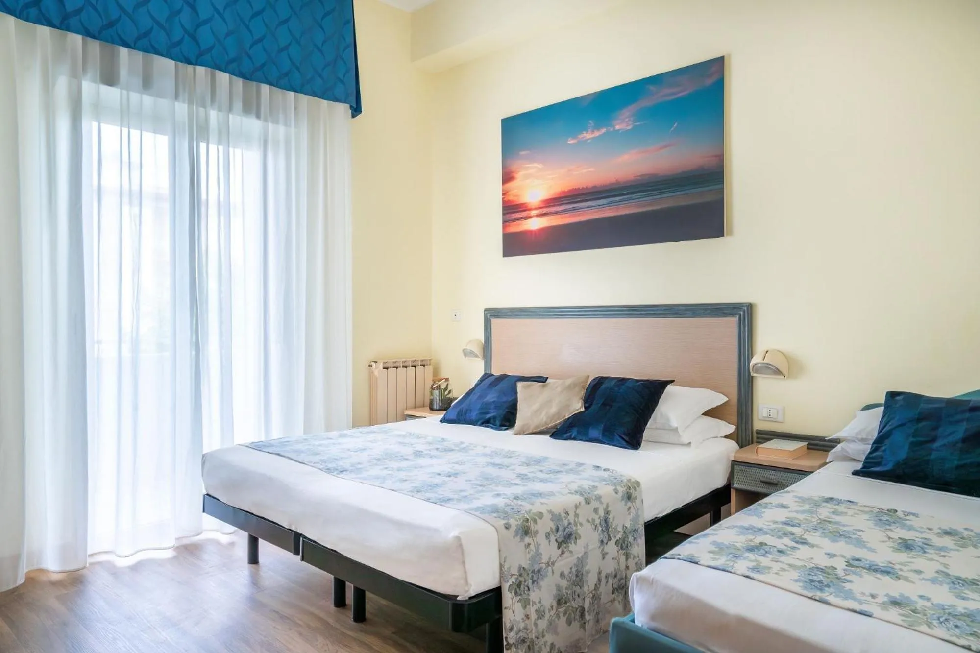 Bedroom, Bed in Hotel Rondinella e Viola