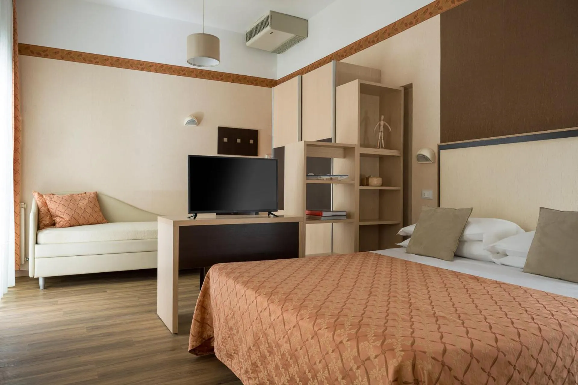 Photo of the whole room, Bed in Hotel Rondinella e Viola