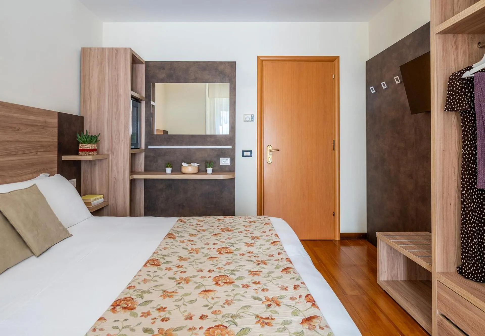 Bedroom, Bed in Hotel Rondinella e Viola