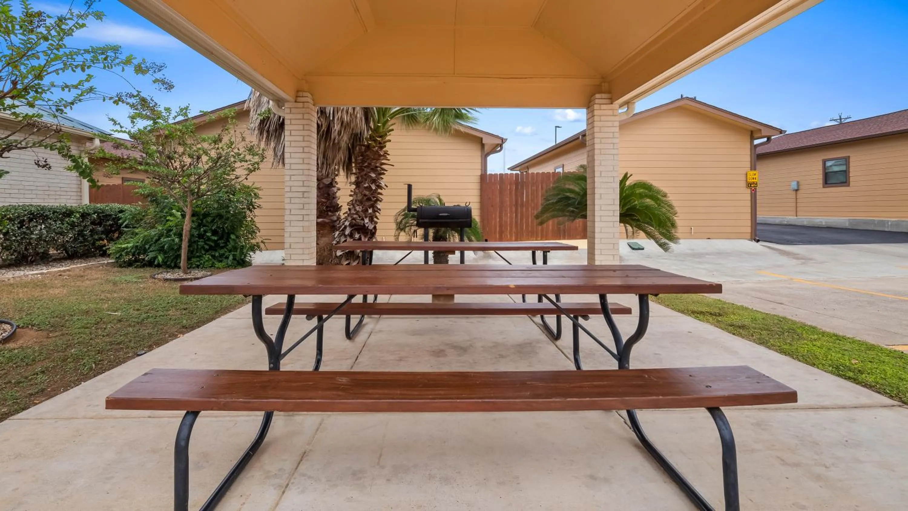 BBQ facilities in Best Western Regency Inn & Suites