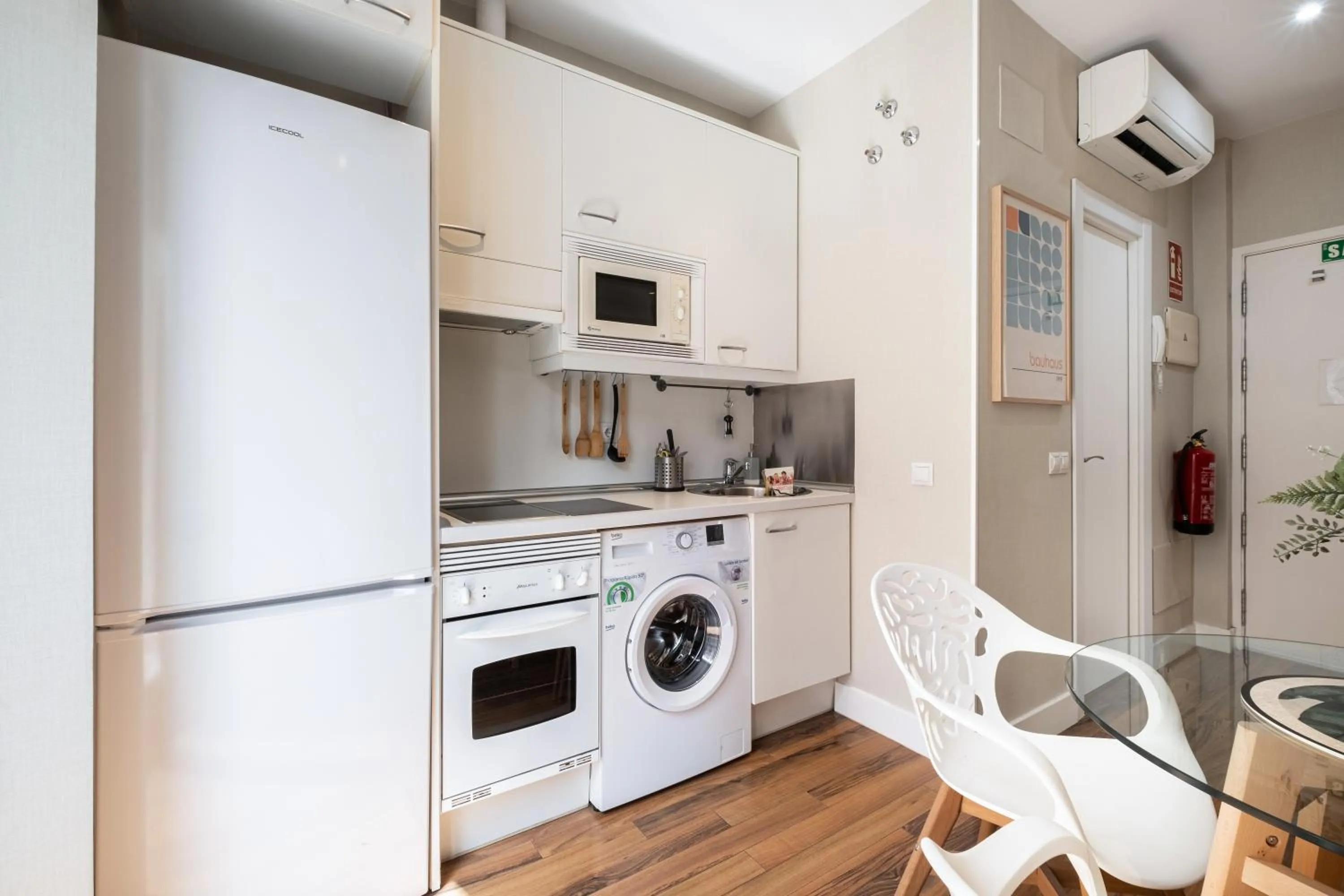 Kitchen or kitchenette in Apartamentos Cruz