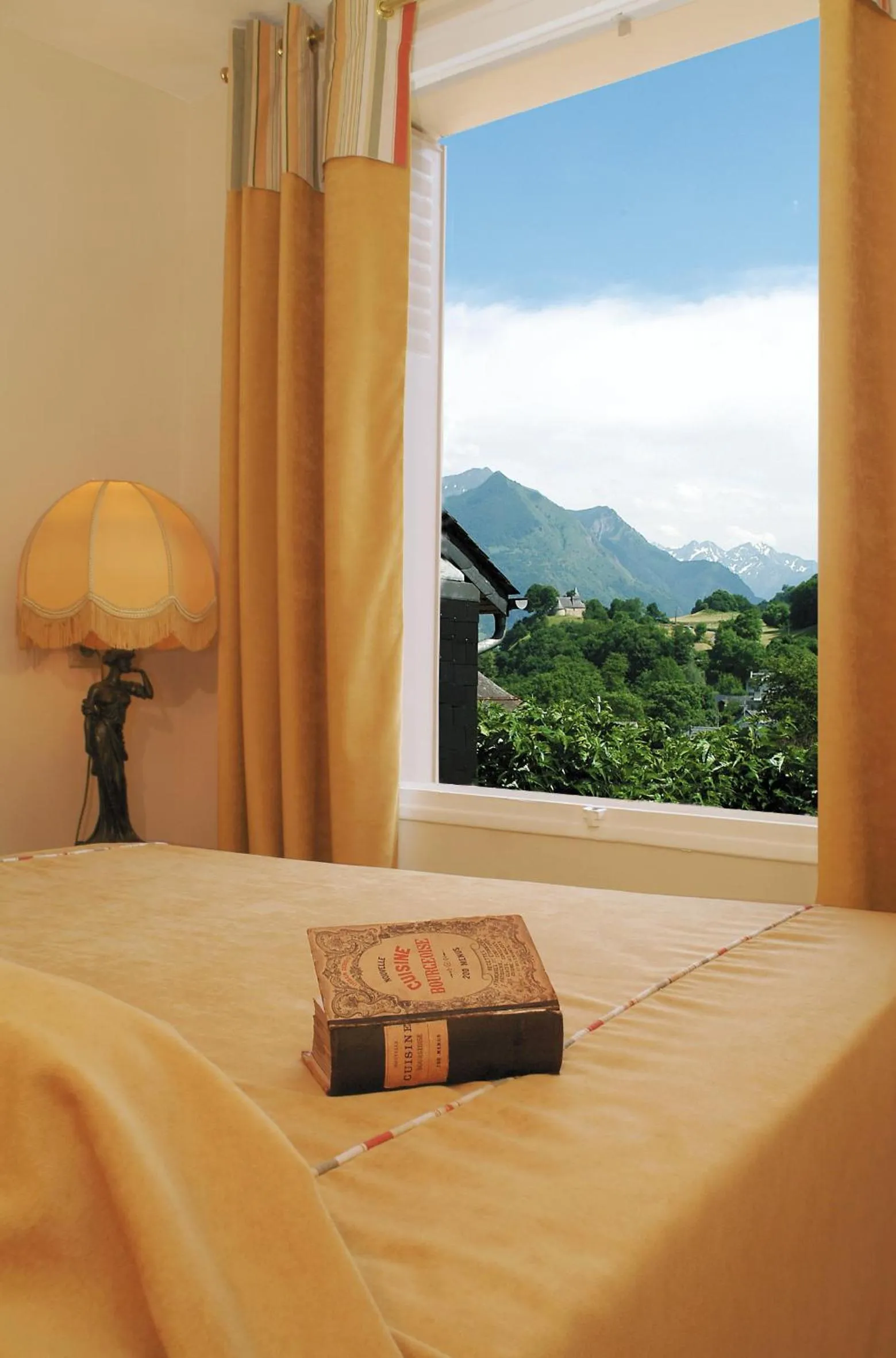 Bed in Hotel Le Viscos