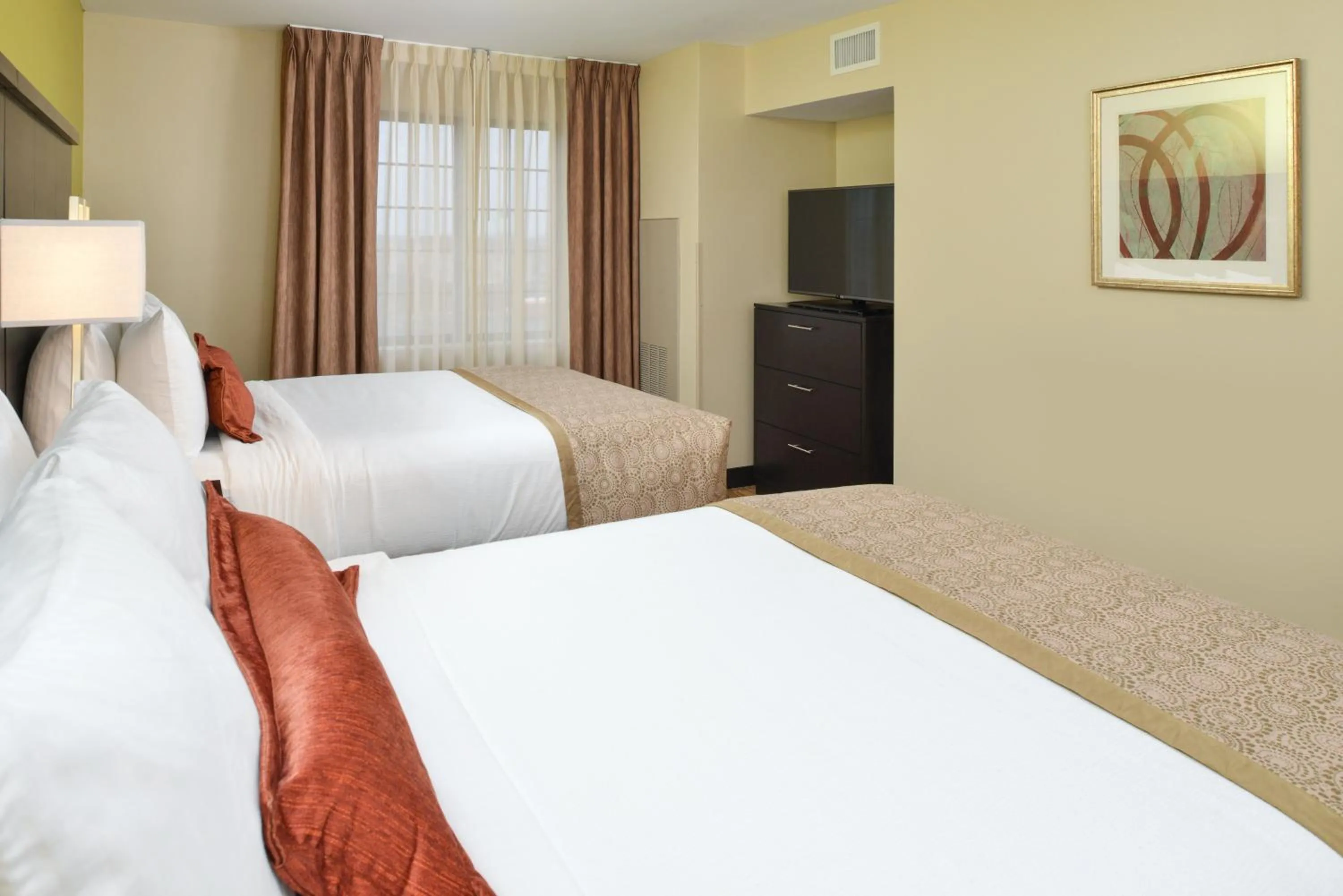 Photo of the whole room, Bed in Staybridge Suites Merrillville by IHG