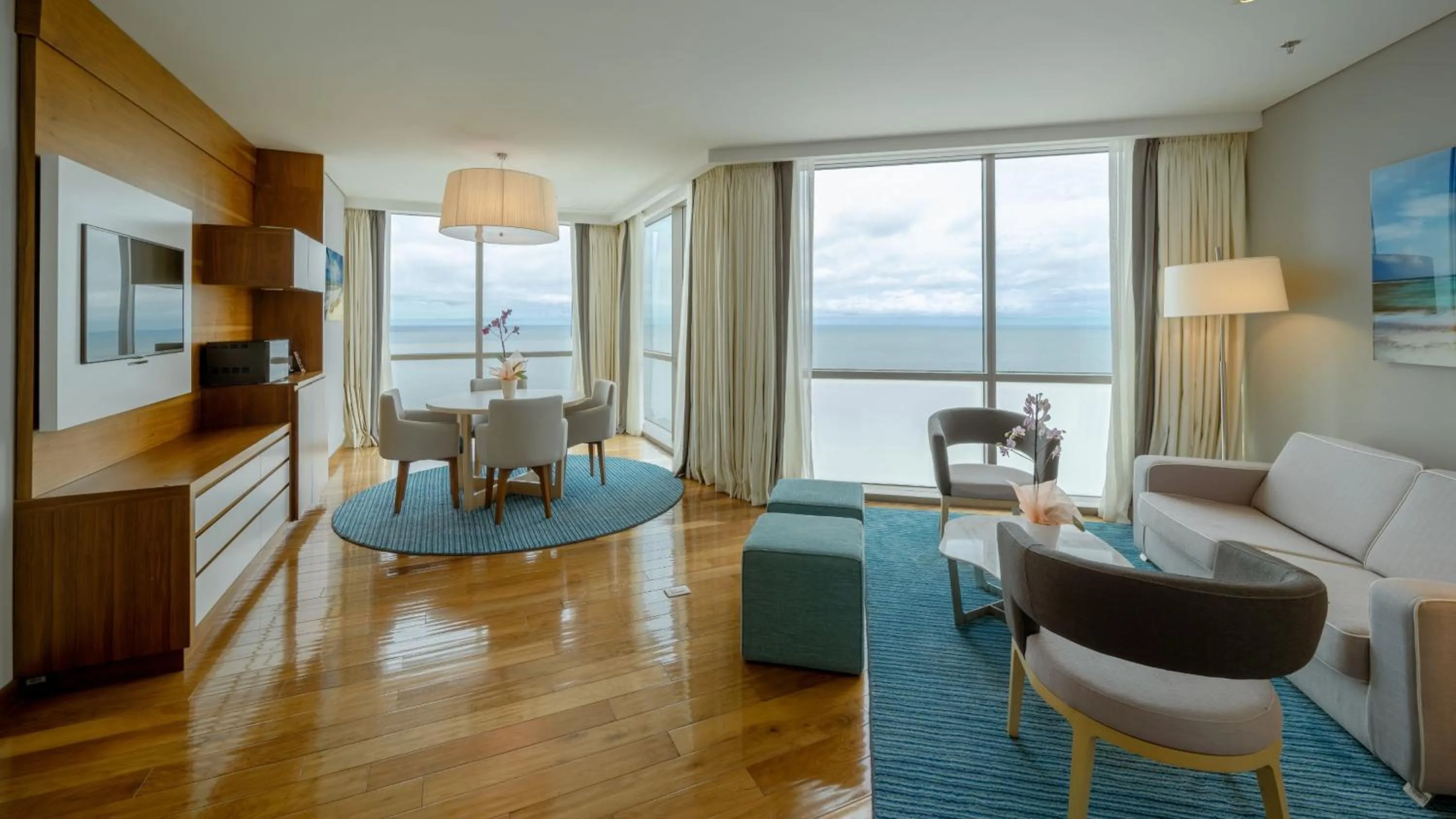 Photo of the whole room in Hotel InterContinental Cartagena by IHG