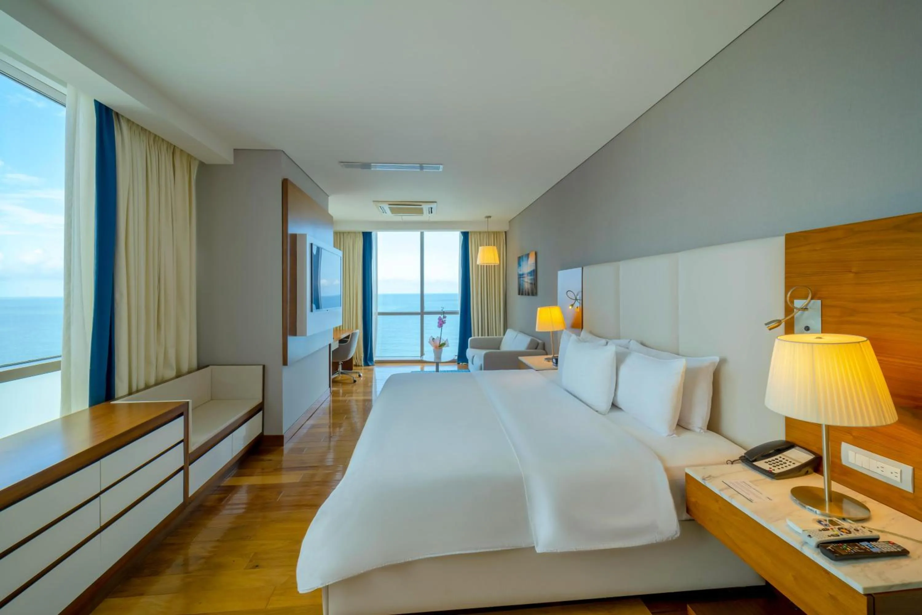 Bedroom, Bed in Hotel InterContinental Cartagena by IHG