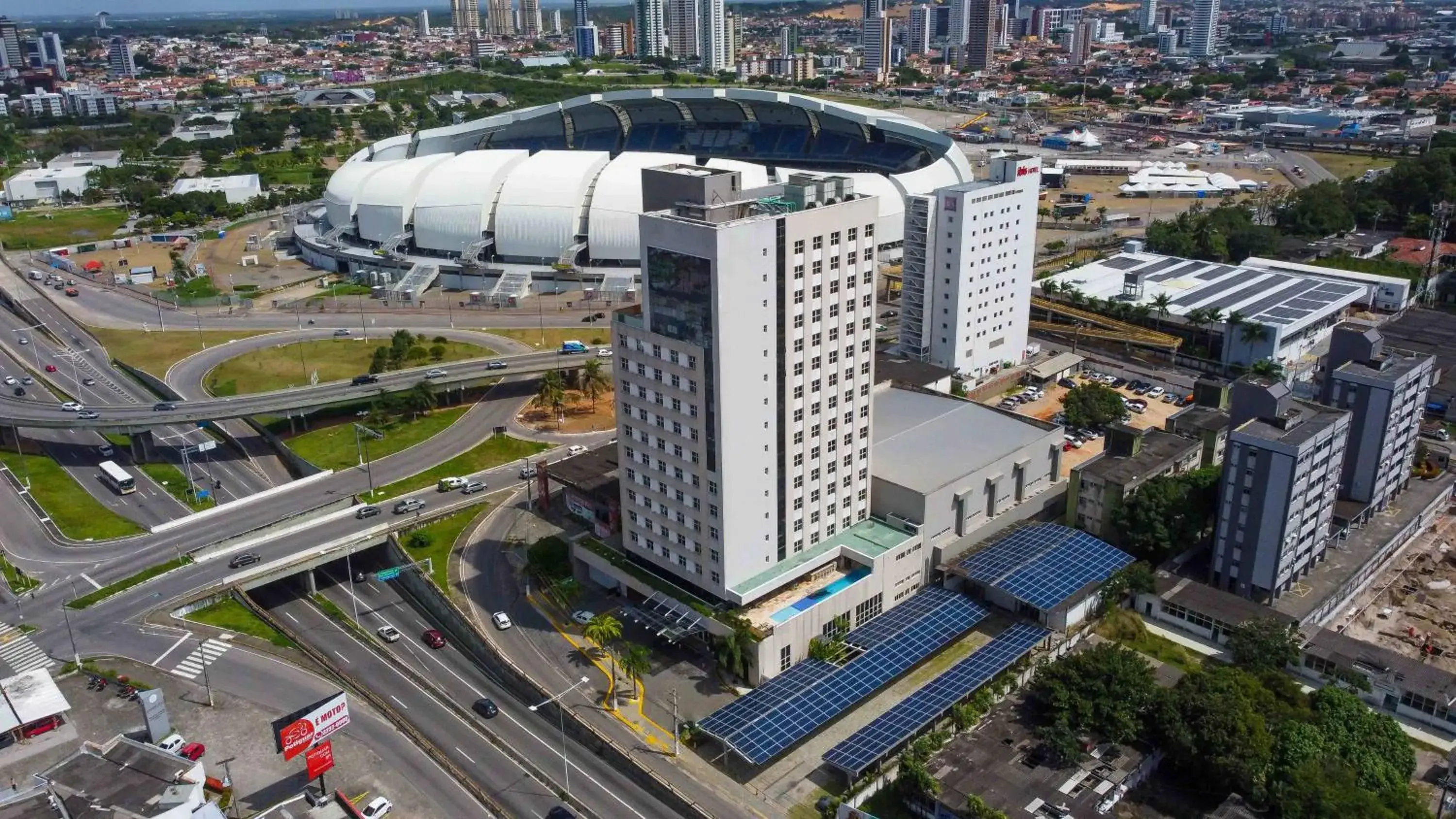 Property building in Praiamar Arena Property building in Praiamar Arena