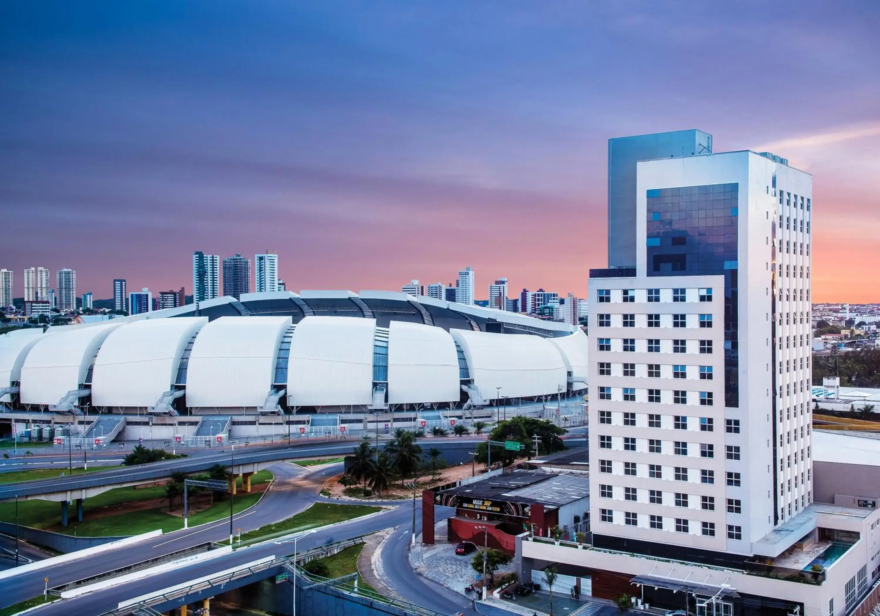 Property building in Praiamar Arena Property building in Praiamar Arena