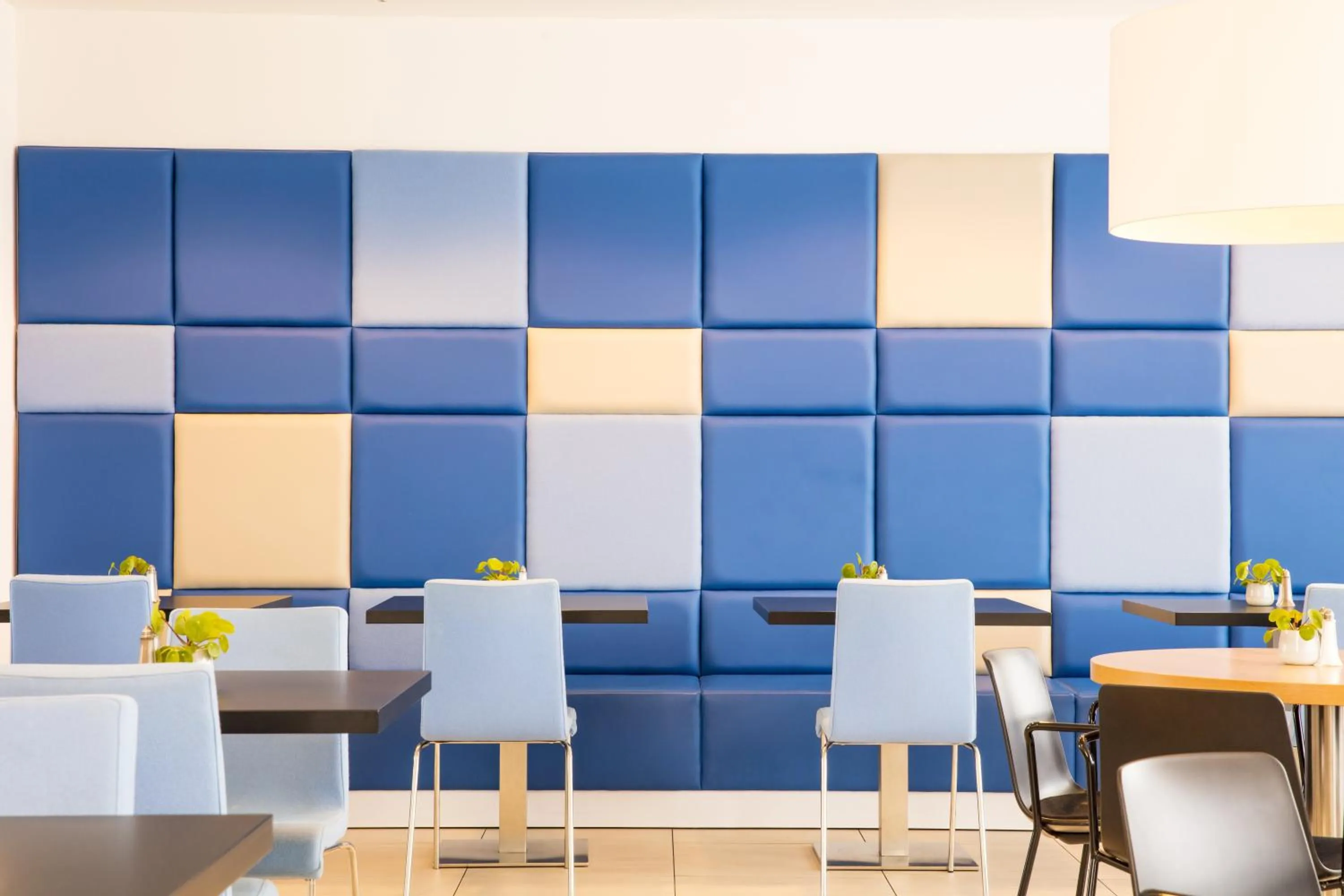 Breakfast in Holiday Inn Express Amsterdam Arena Towers by IHG