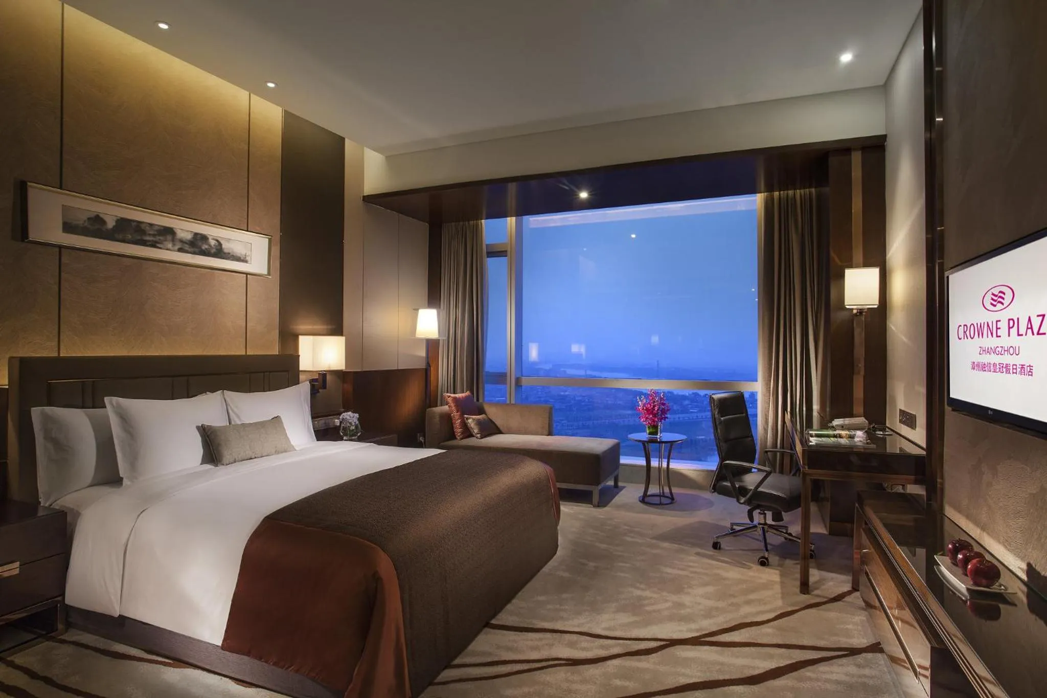 Photo of the whole room, Bed in Crowne Plaza Zhangzhou by IHG