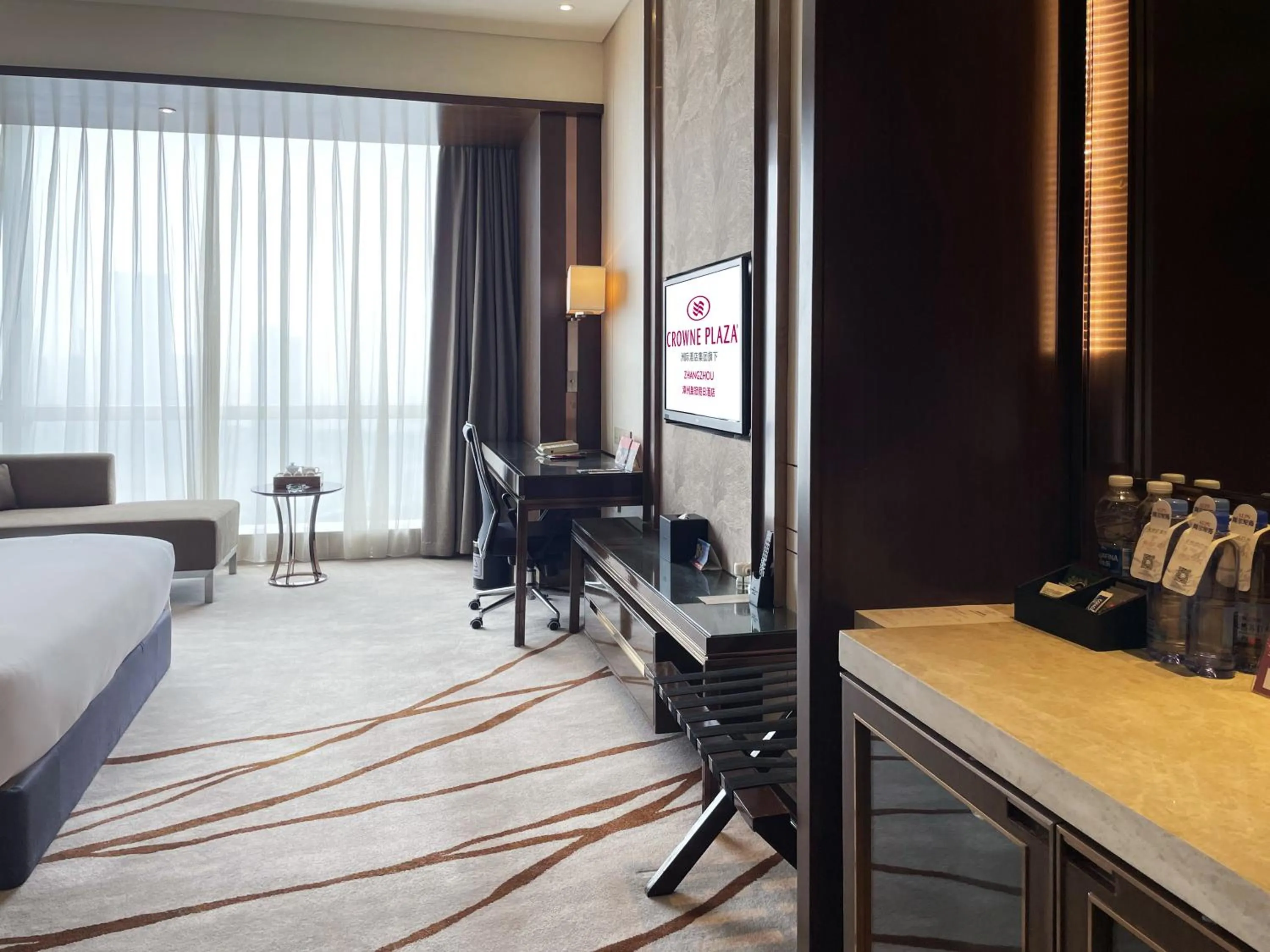 Bedroom in Crowne Plaza Zhangzhou by IHG