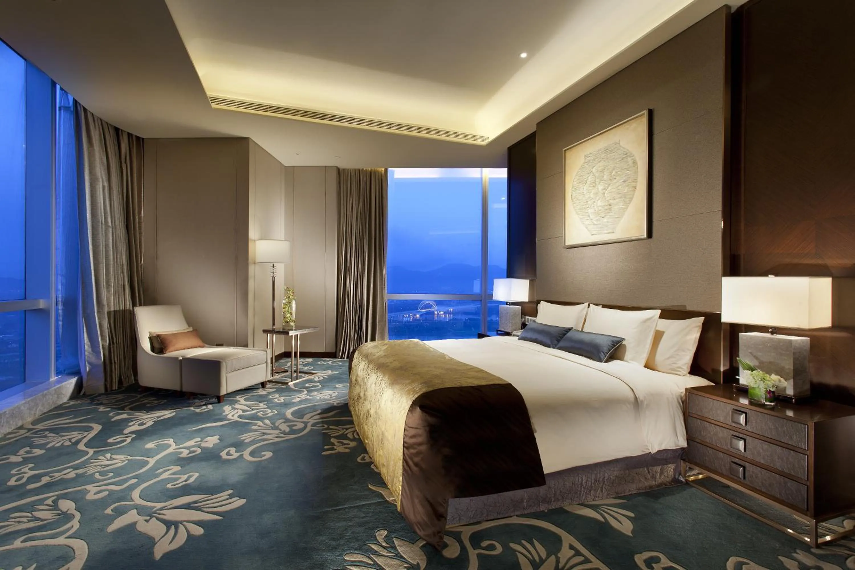 Photo of the whole room, Bed in Crowne Plaza Zhangzhou by IHG