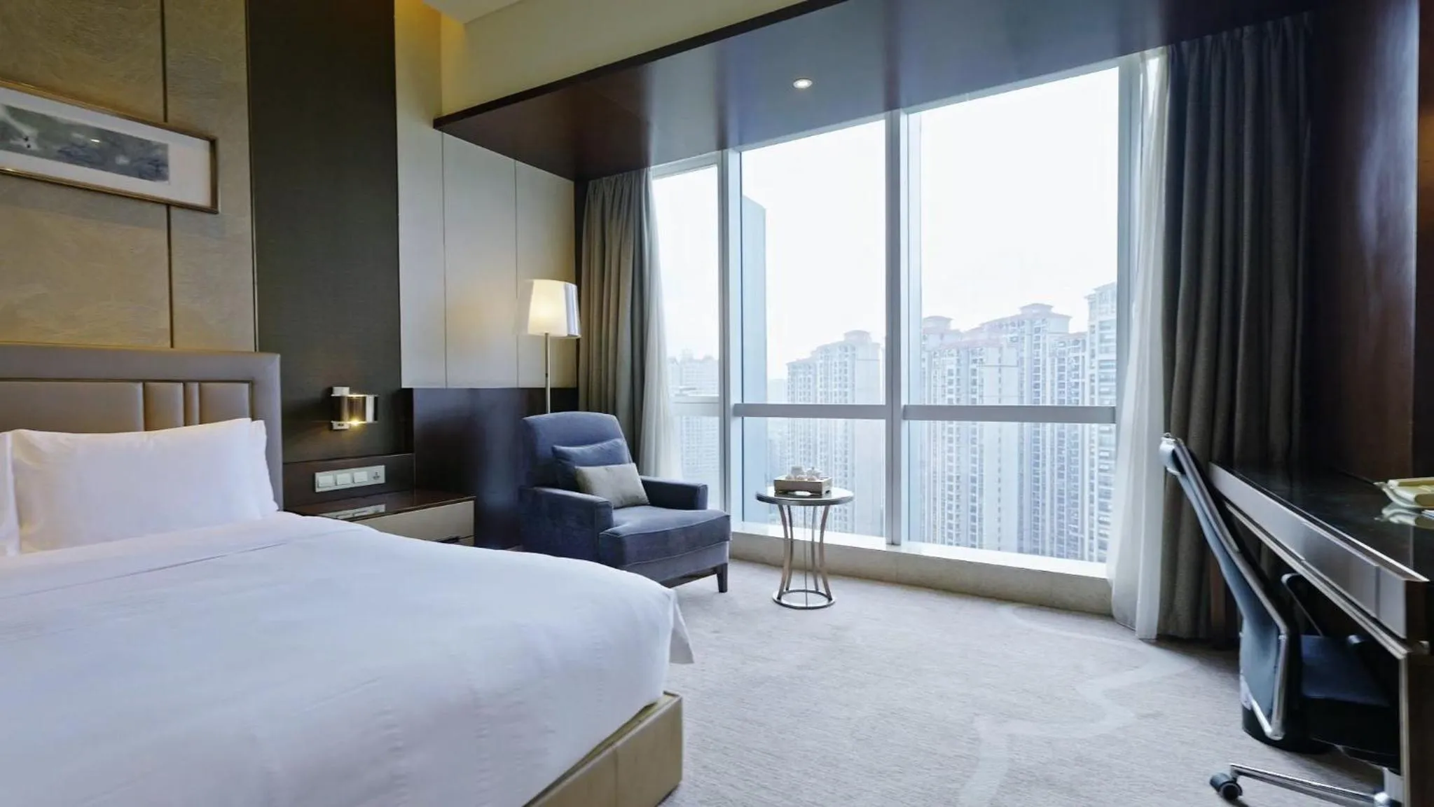 Photo of the whole room, Bed in Crowne Plaza Zhangzhou by IHG