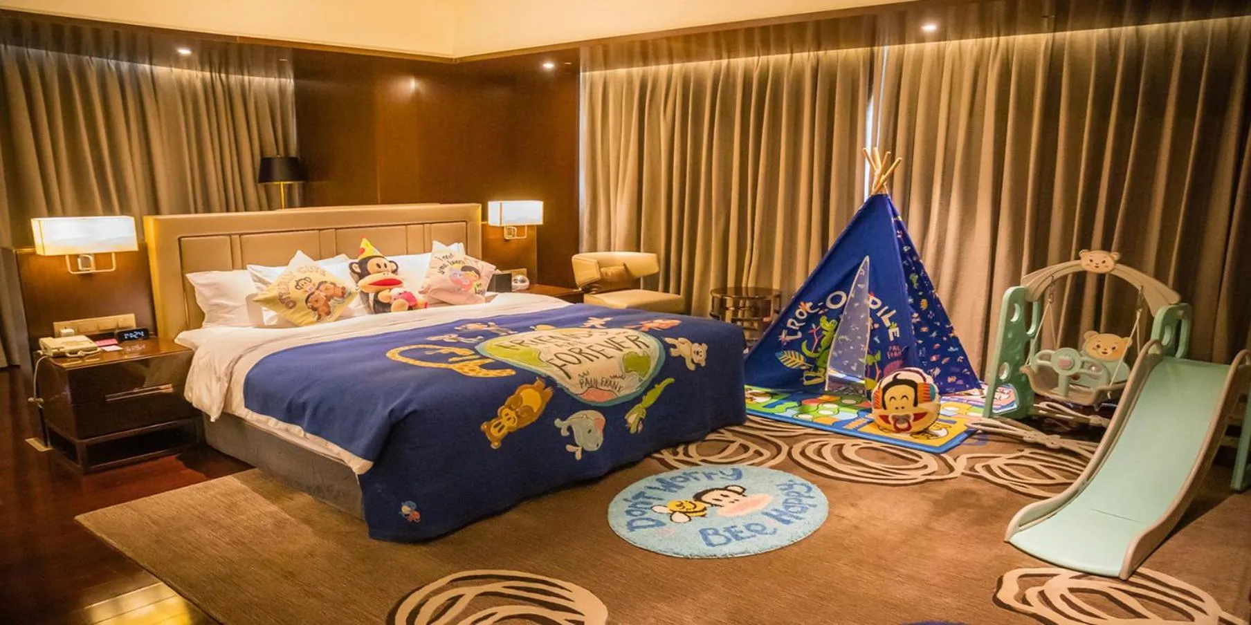 Photo of the whole room, Bed in Crowne Plaza Zhangzhou by IHG