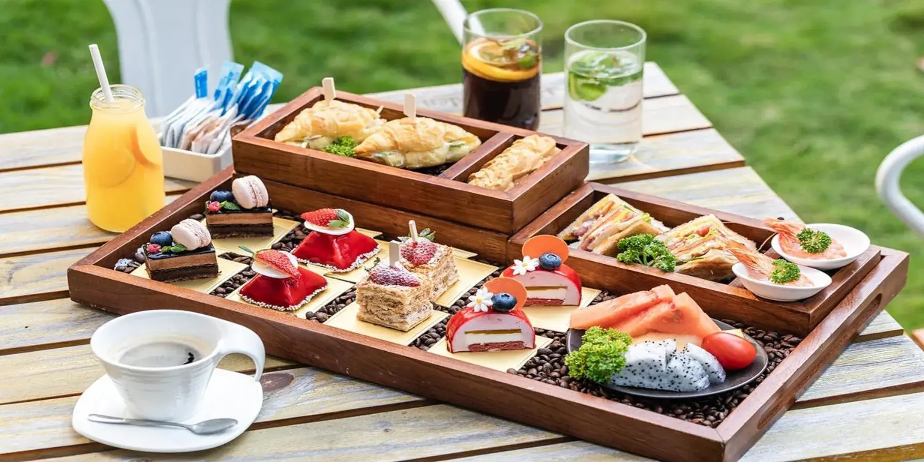 Lounge or bar in Crowne Plaza Zhangzhou by IHG Lounge or bar in Crowne Plaza Zhangzhou by IHG