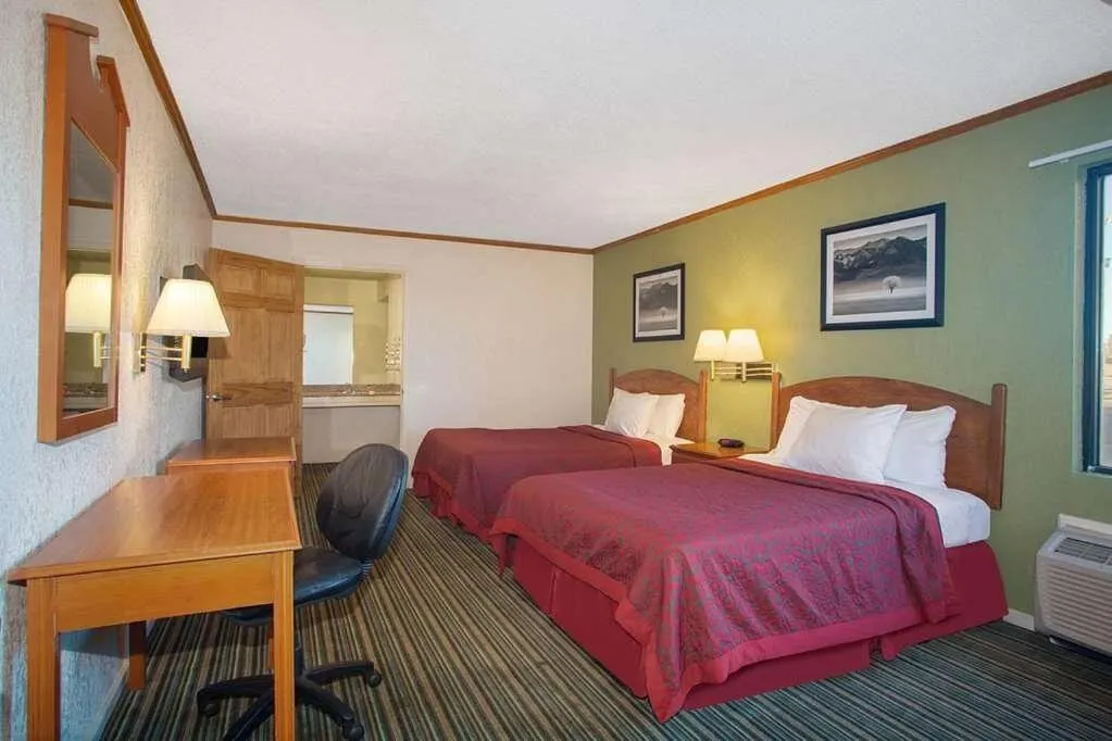 Bed in Economy Hotel Wichita- Florence St