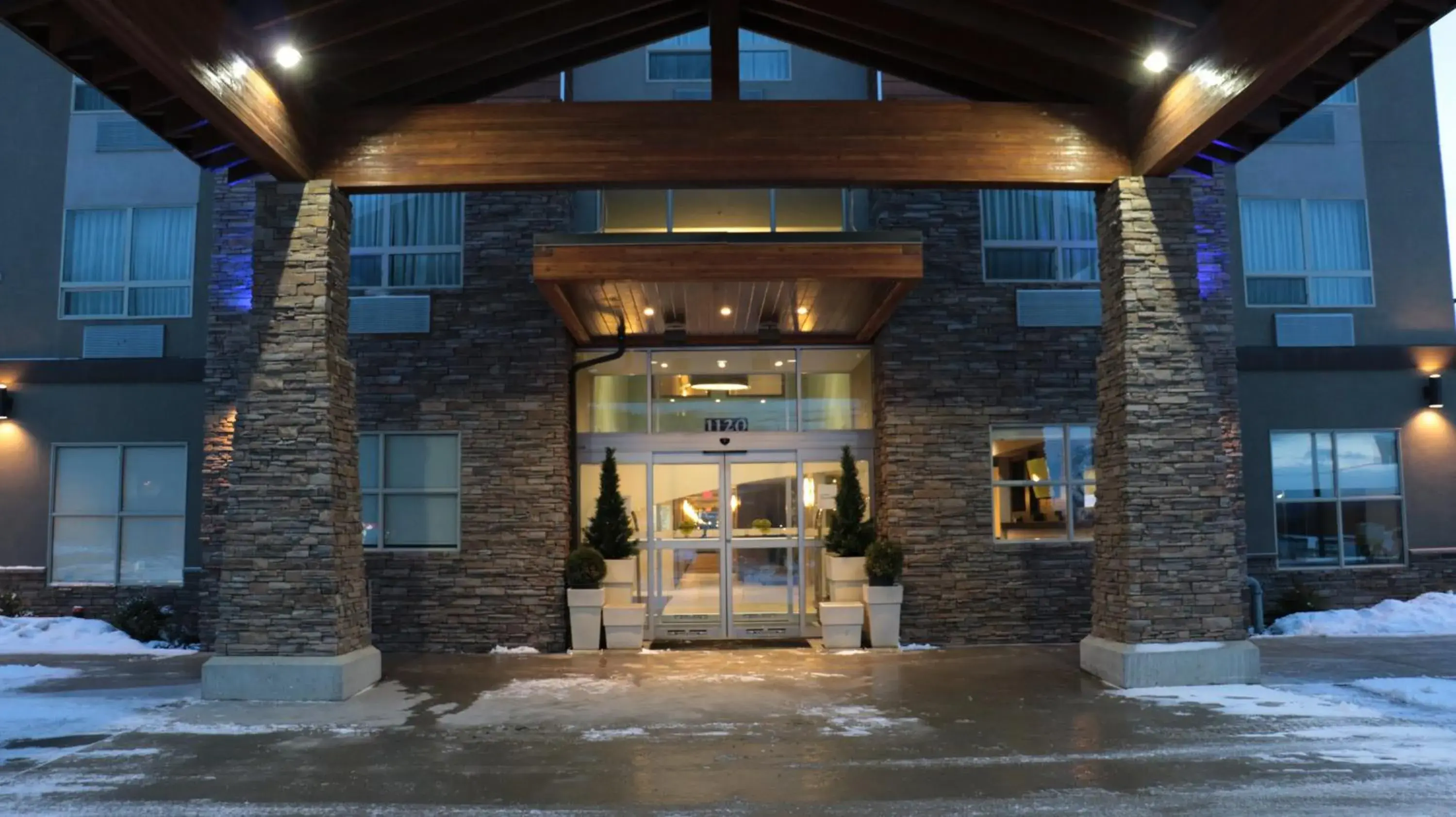 Property building in Holiday Inn Express Golden-Kicking Horse by IHG Property building in Holiday Inn Express Golden-Kicking Horse by IHG