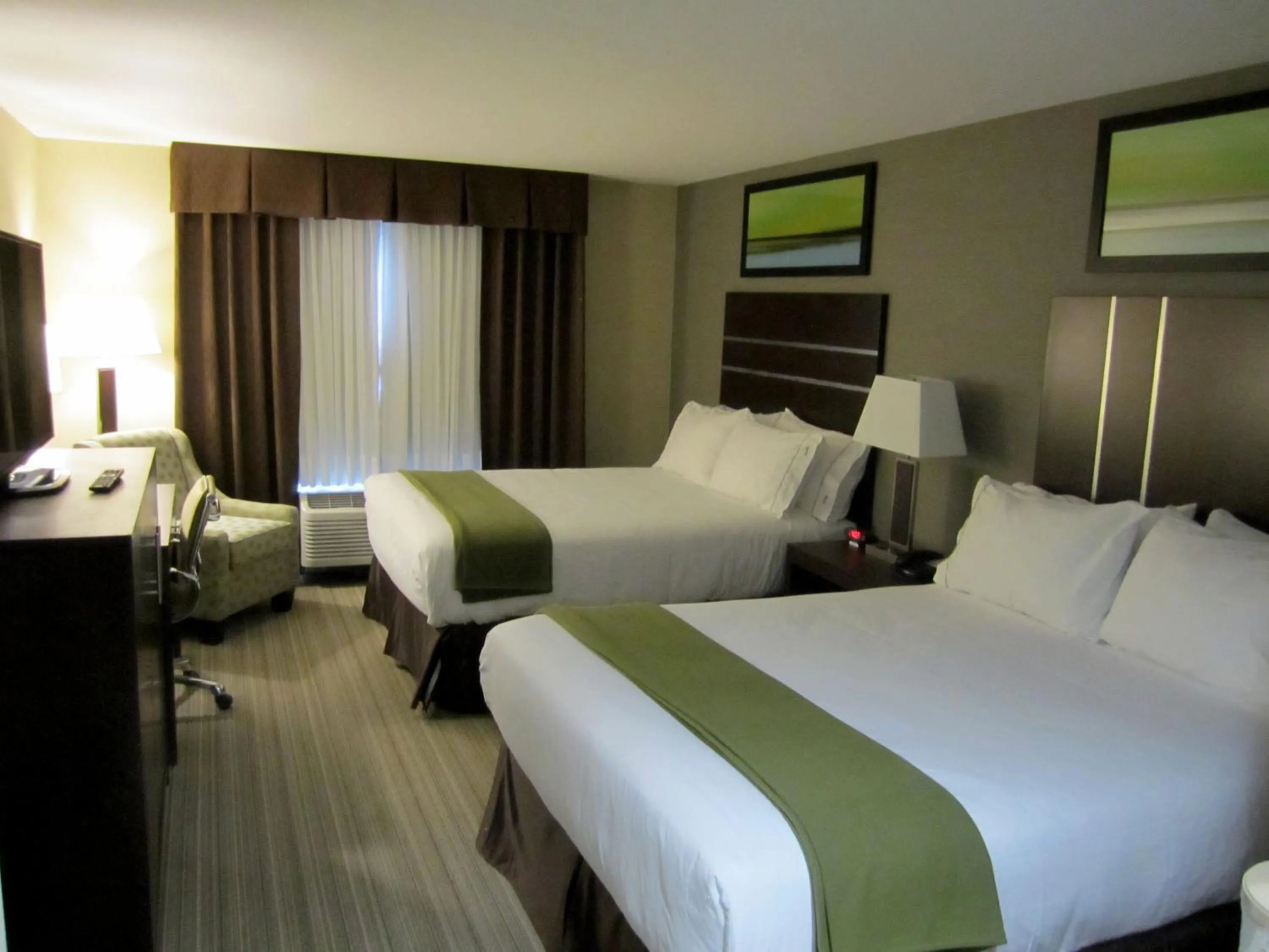Photo of the whole room, Bed in Holiday Inn Express Golden-Kicking Horse by IHG