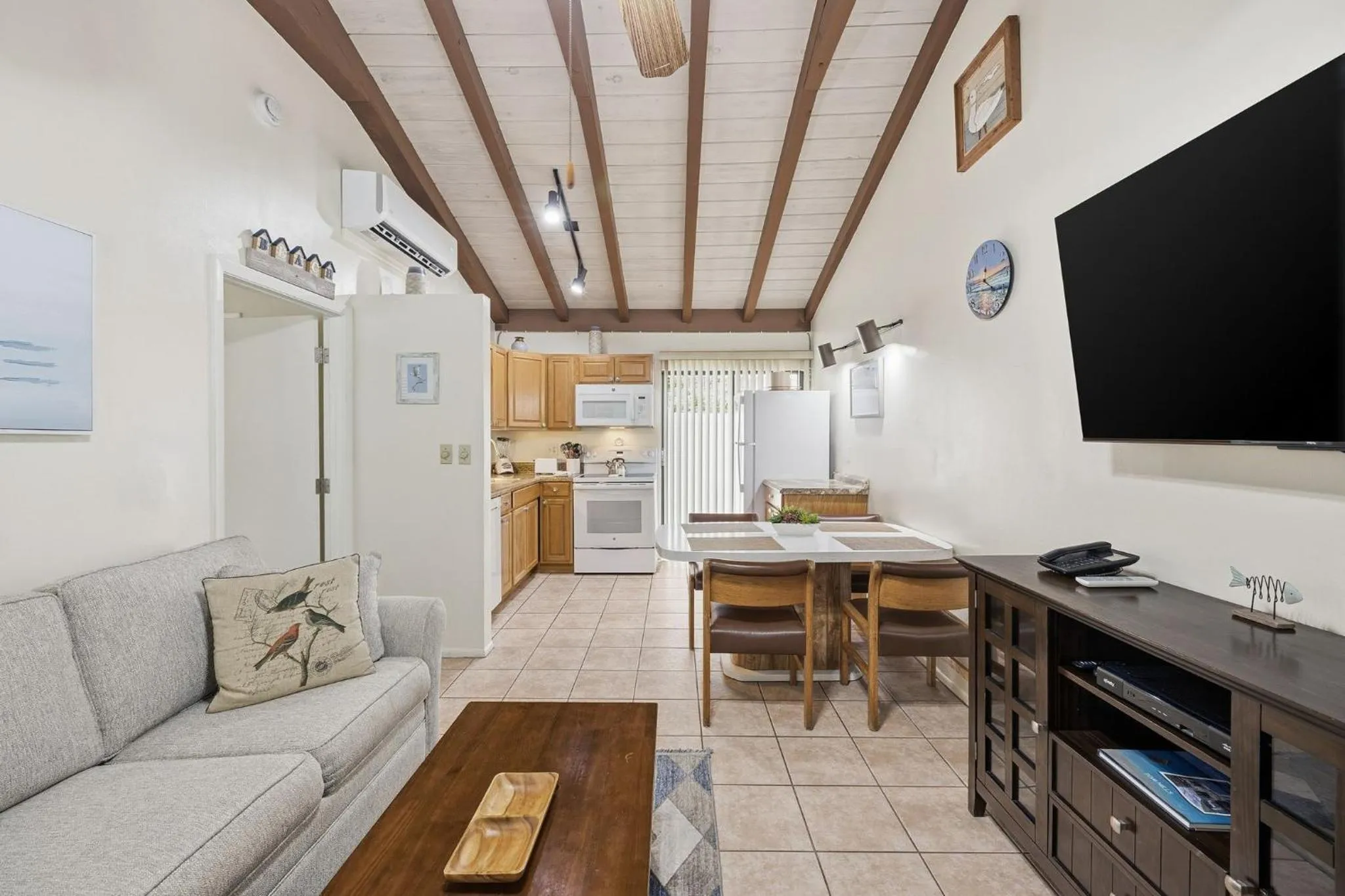 TV and multimedia in Sand Dune Shores