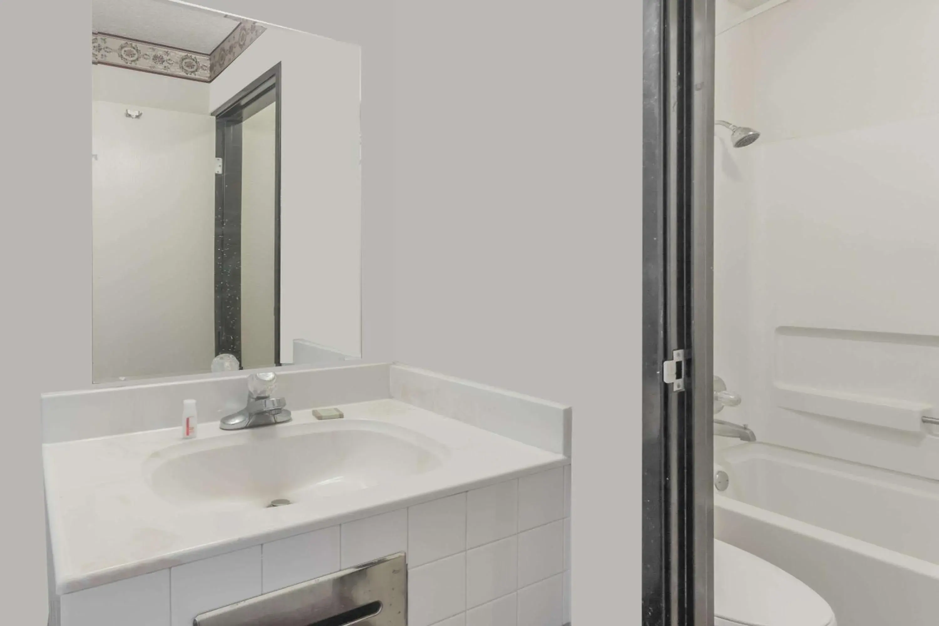 Double Room with Two Double Beds - Smoking in Super 8 by Wyndham Morris Double Room with Two Double Beds - Smoking in Super 8 by Wyndham Morris