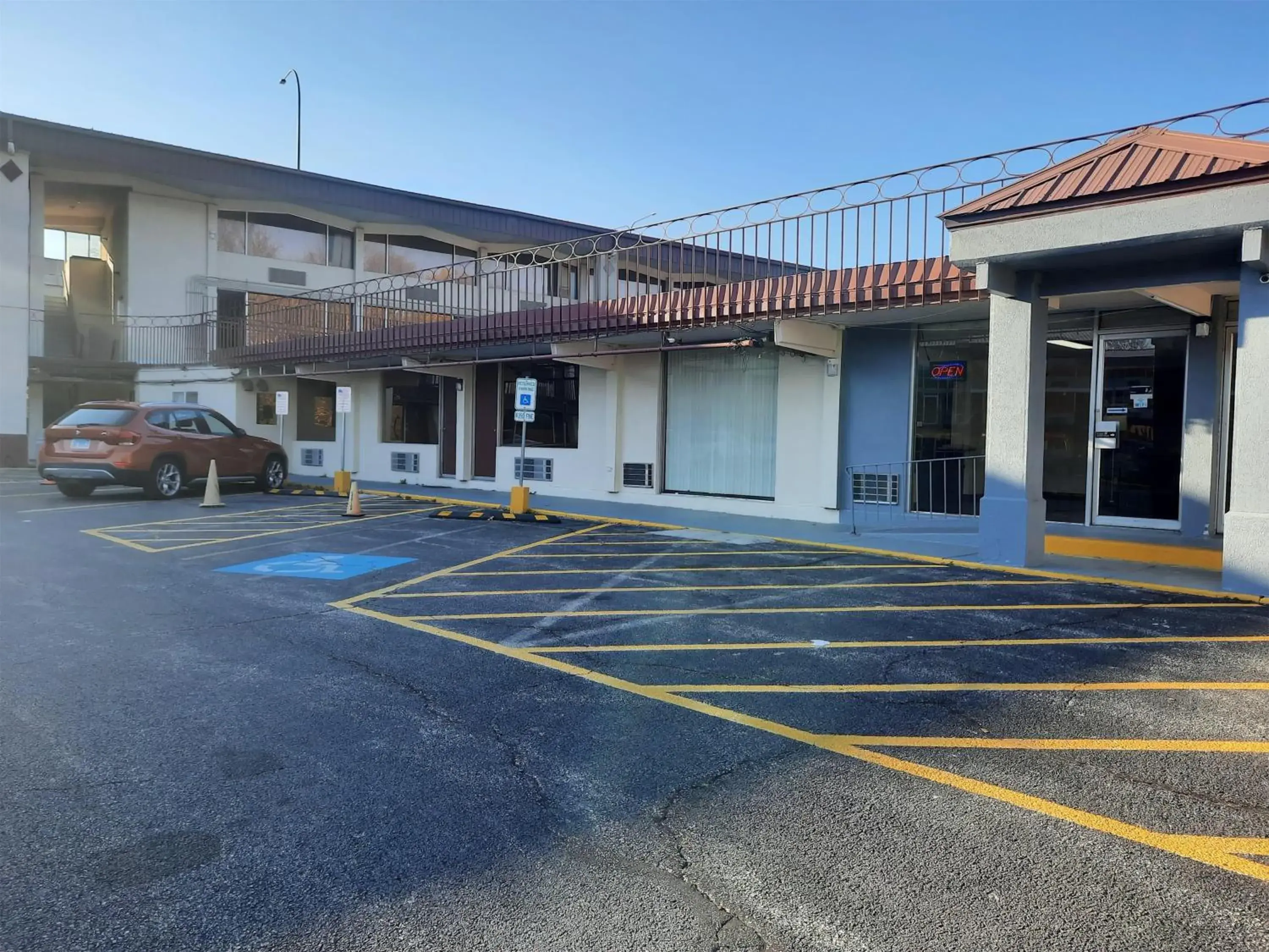 Property building in Americas Best Value Inn Moline Property building in Americas Best Value Inn Moline