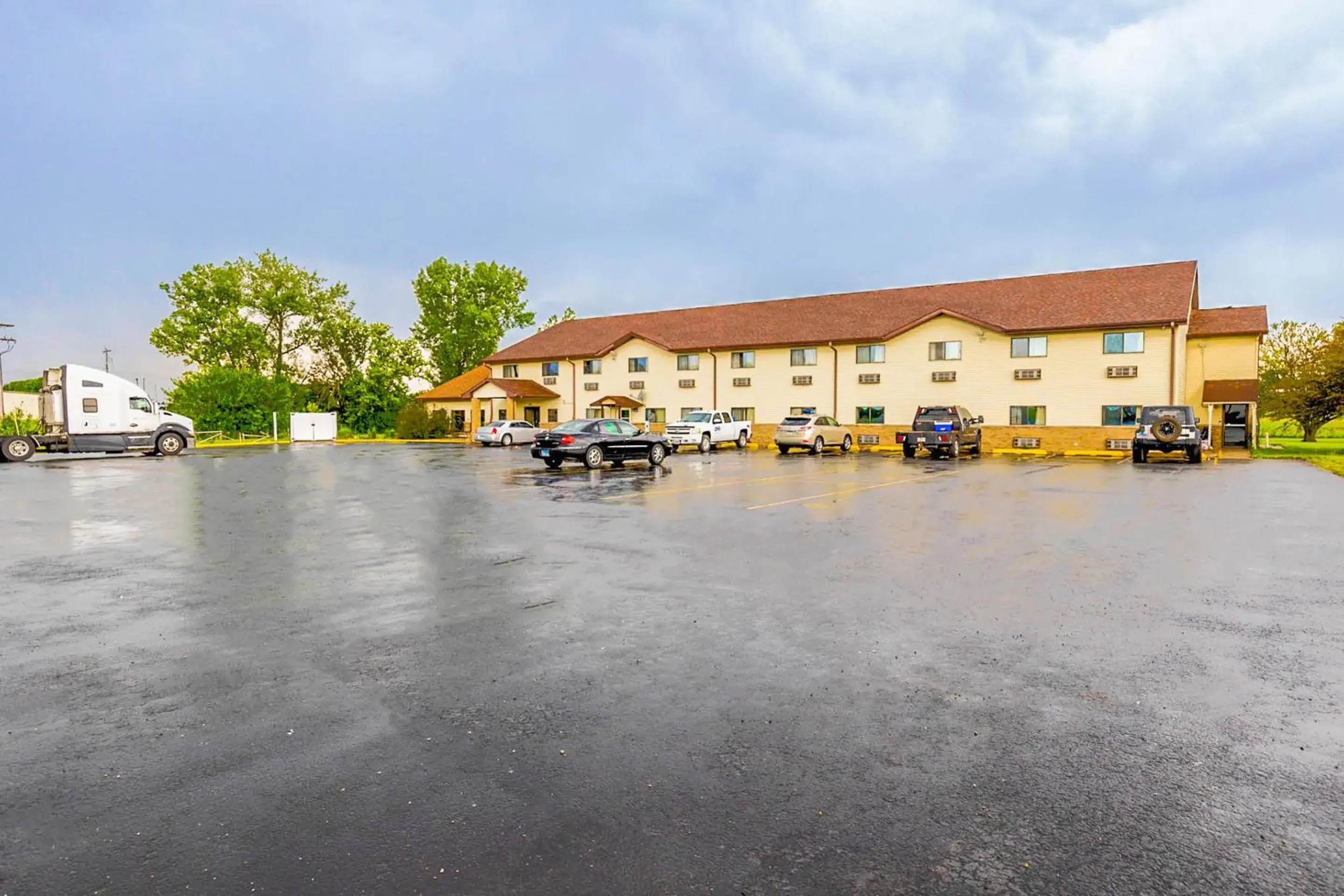 Facade/entrance in Super Sleep Inn Facade/entrance in Super Sleep Inn