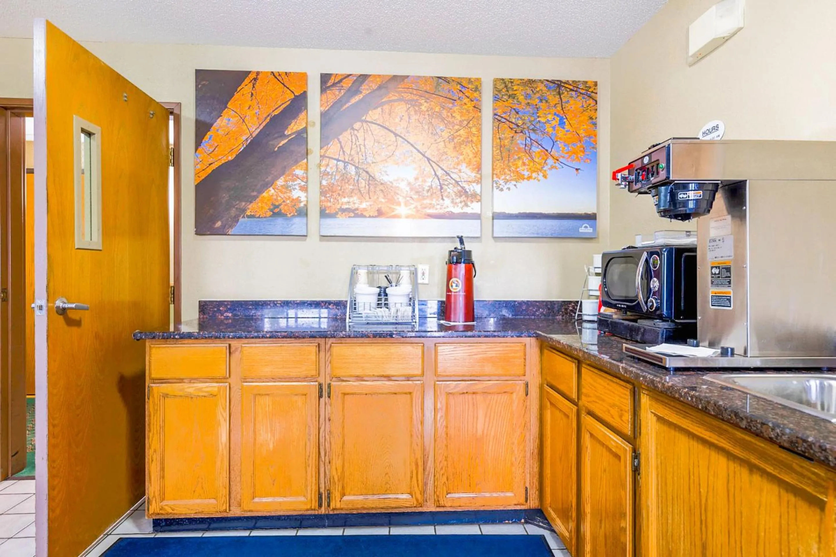 Kitchen or kitchenette in Super Sleep Inn