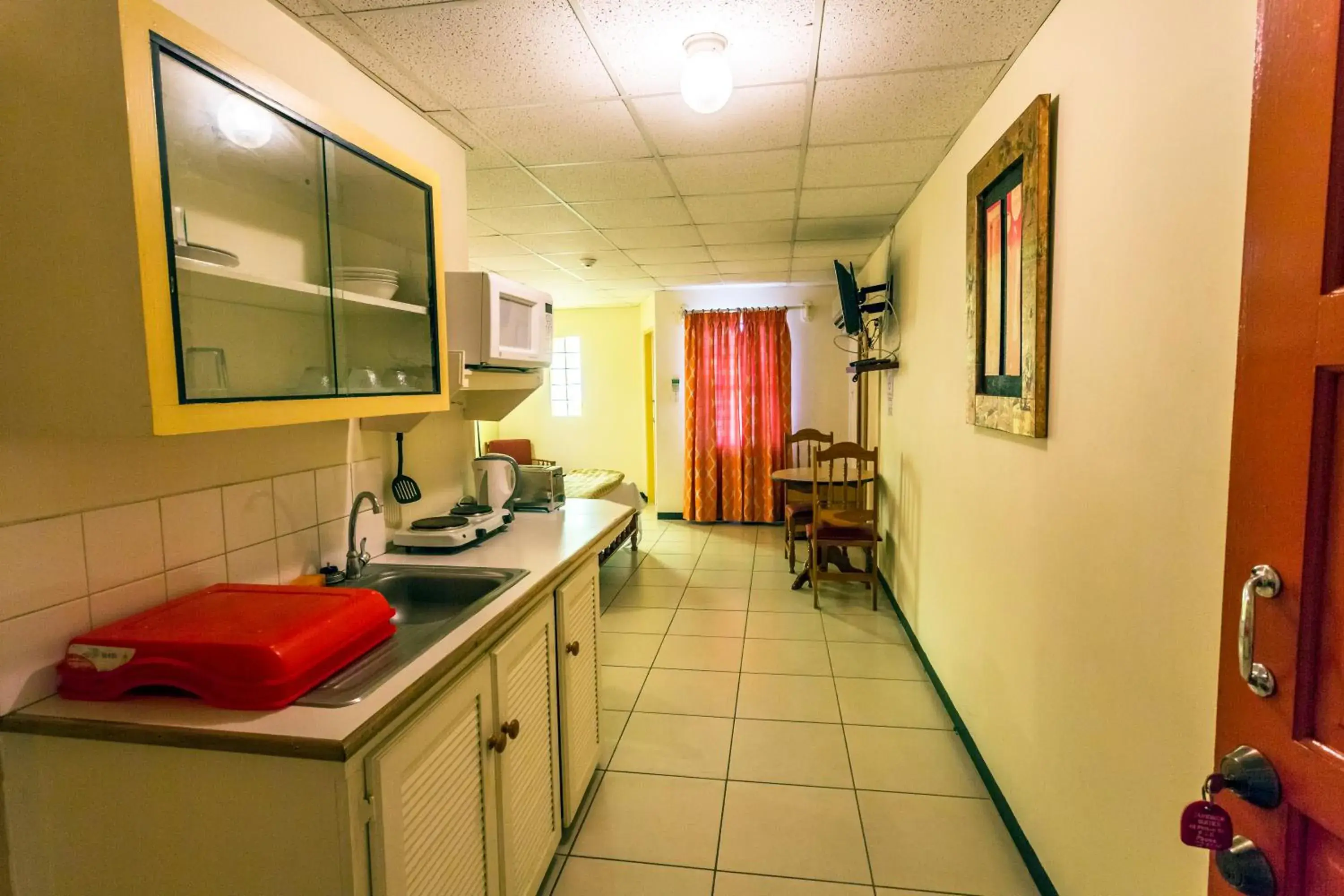 Single Room with Balcony - single occupancy in Sundeck Suites Single Room with Balcony - single occupancy in Sundeck Suites