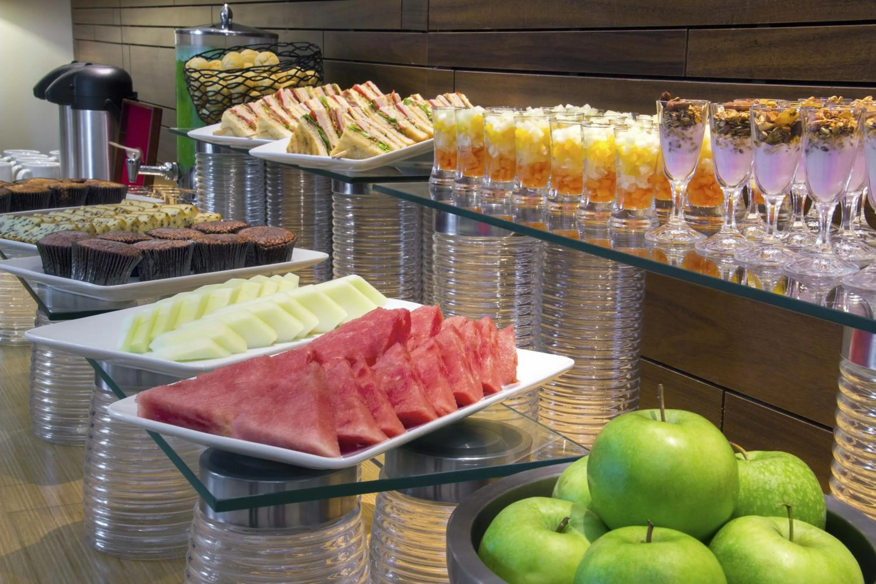 Food and drinks in Bugan Recife Boa Viagem Hotel - by Atlantica