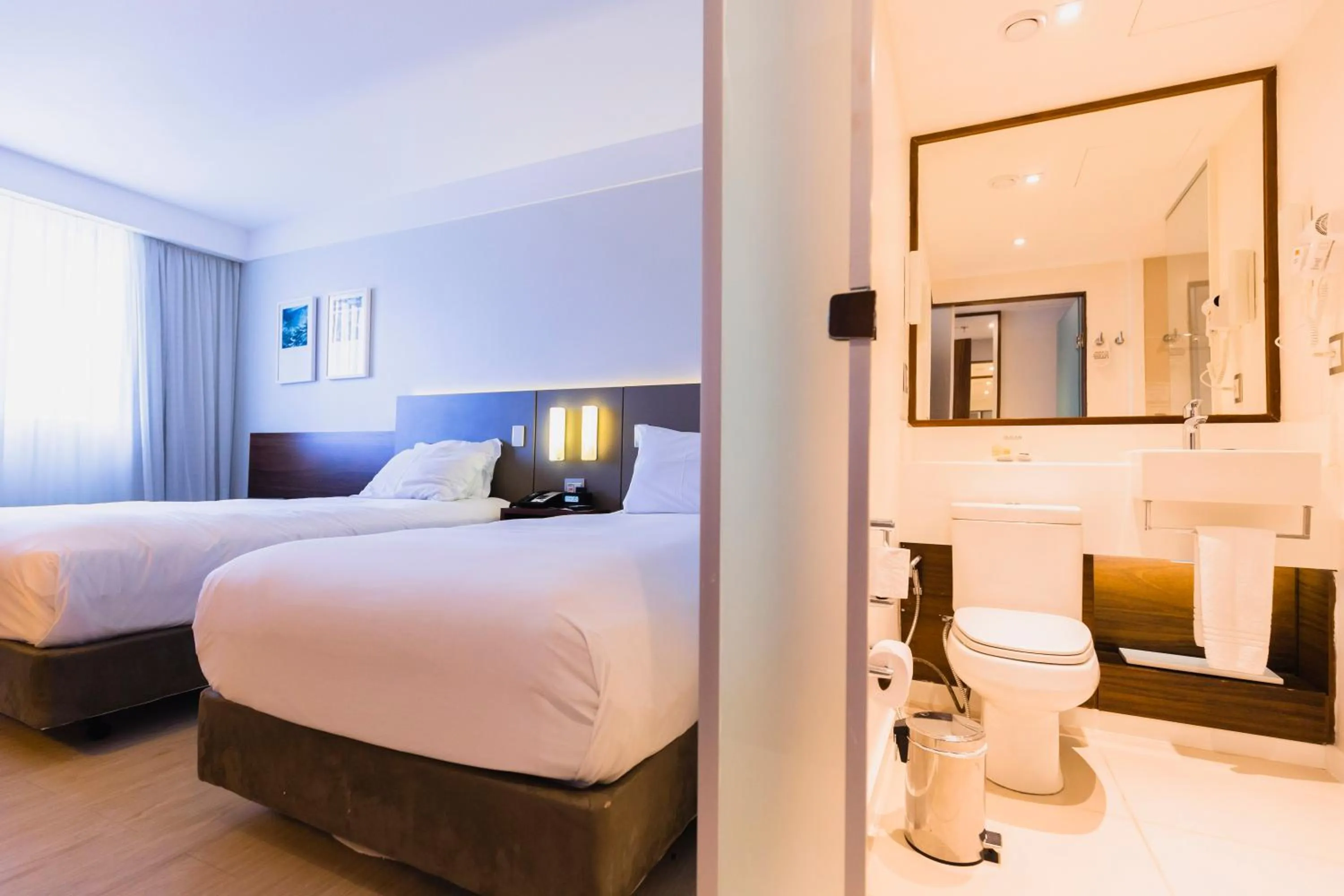 Bathroom, Bed in Bugan Recife Boa Viagem Hotel - by Atlantica