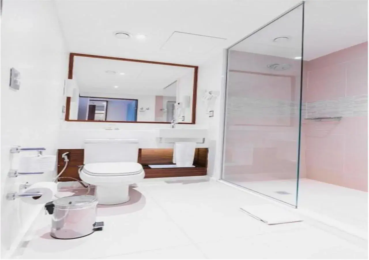 Bathroom in Bugan Recife Boa Viagem Hotel - by Atlantica Bathroom in Bugan Recife Boa Viagem Hotel - by Atlantica