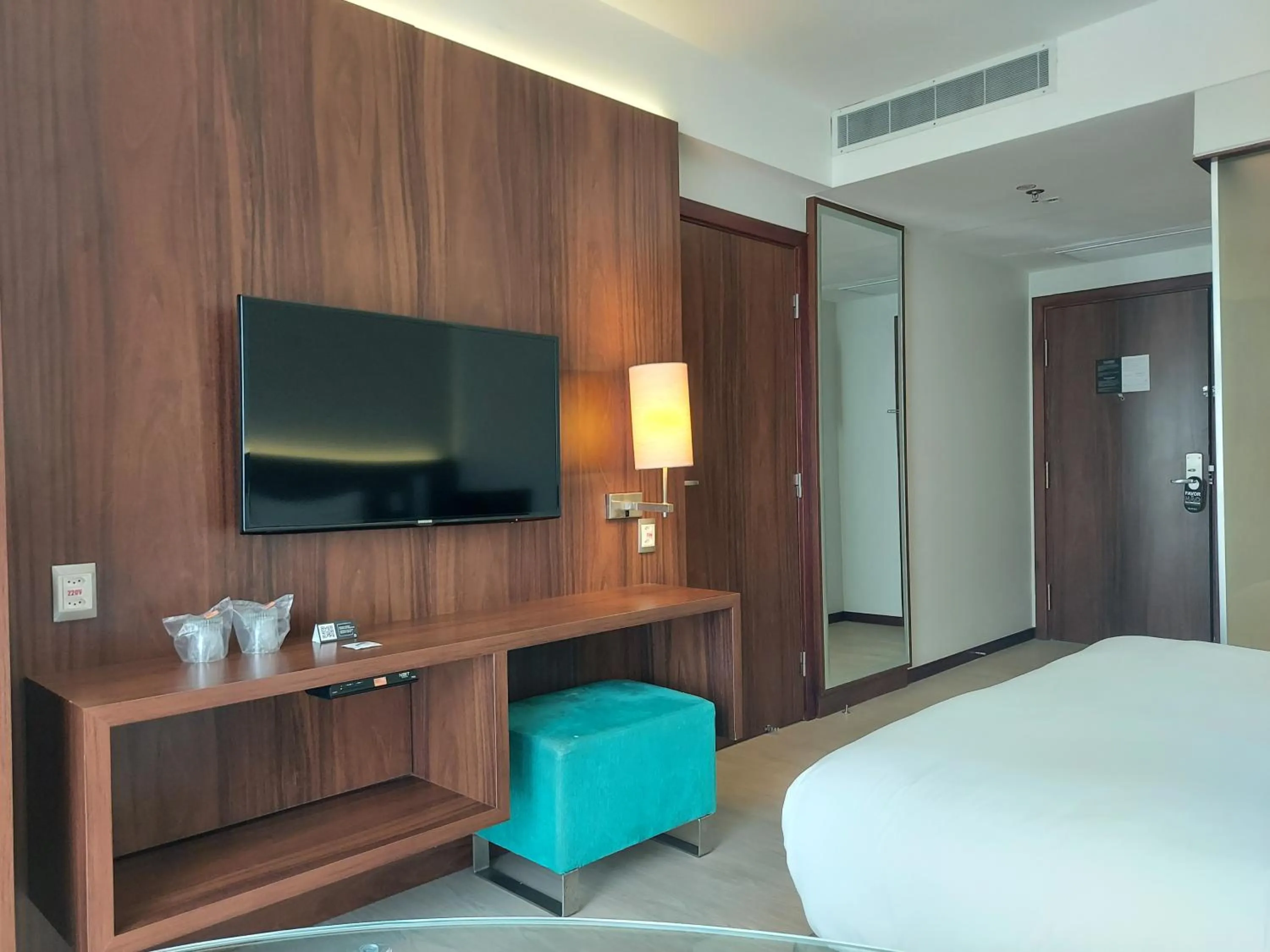 TV and multimedia, Bed in Bugan Recife Boa Viagem Hotel - by Atlantica