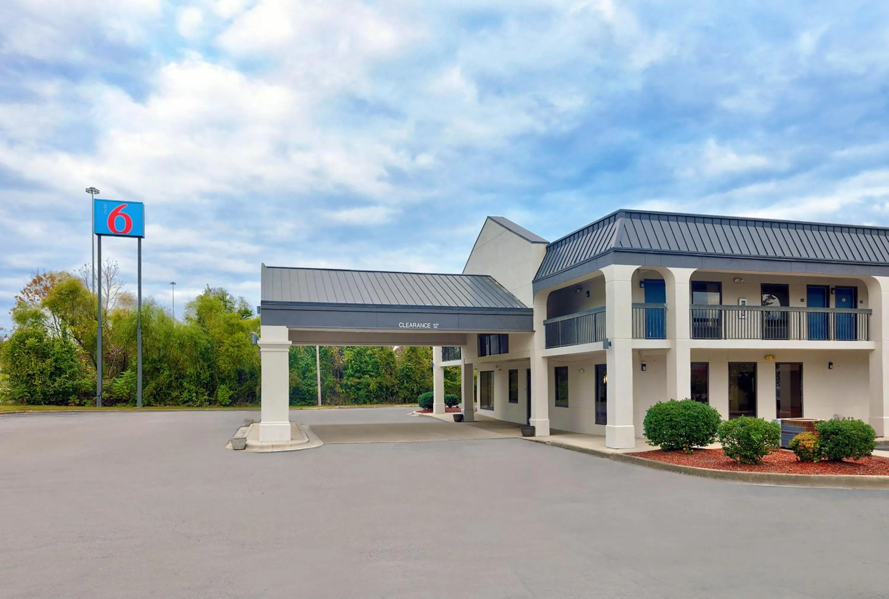 Property building in Motel 6 Scottsboro, AL Hwy 72