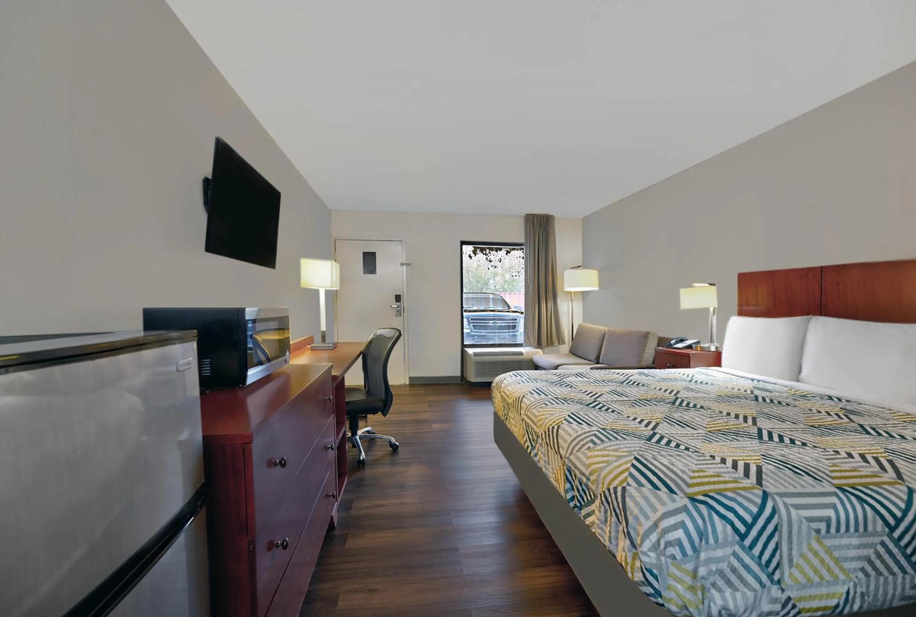 Bedroom, Bed in Motel 6 Scottsboro, AL Hwy 72