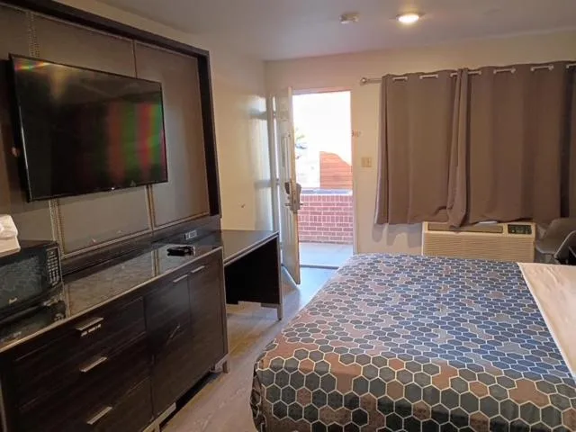 Bed in GO2 Inn & Suites by Relianse - El Paso